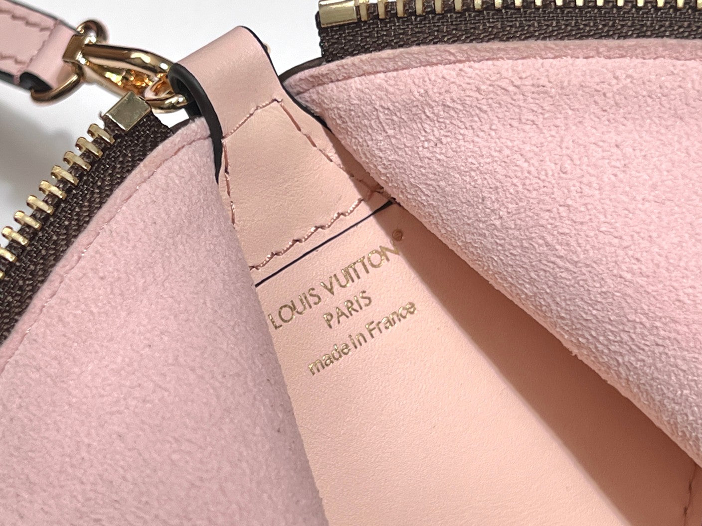 LOUIS VUITTON BLOOM POUCH 22 IN BROWN MONOGRAM CANVAS AND PASTEL PINK CALFSKIN SIDES