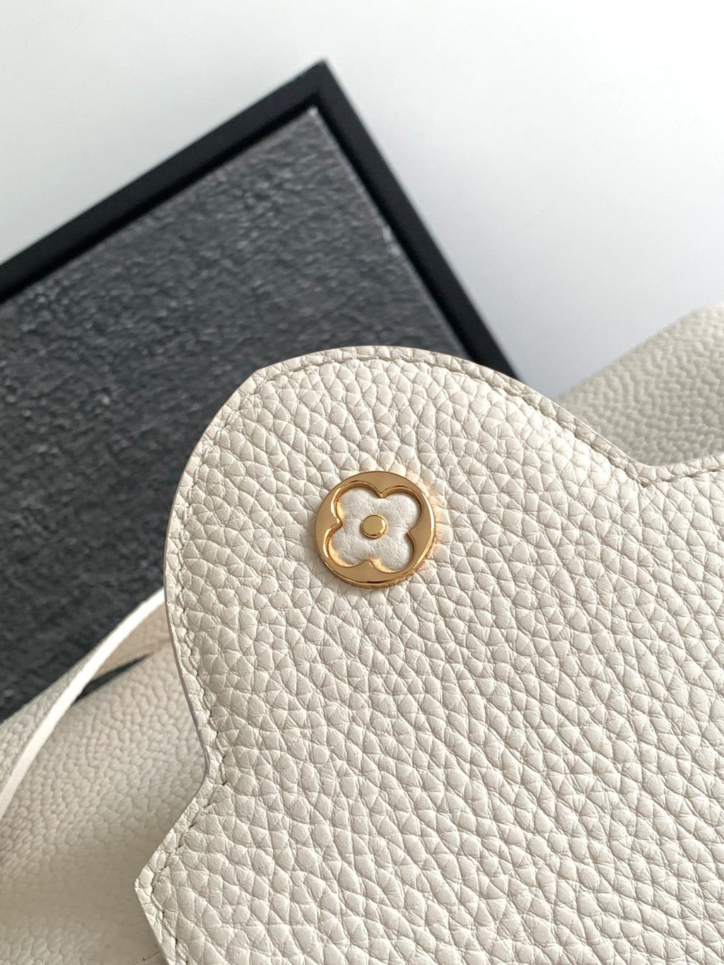 LOUIS VUITTON CAPUCINES BB 27 IN PEARL WHITE TAURILLON GOLD HARDWARE