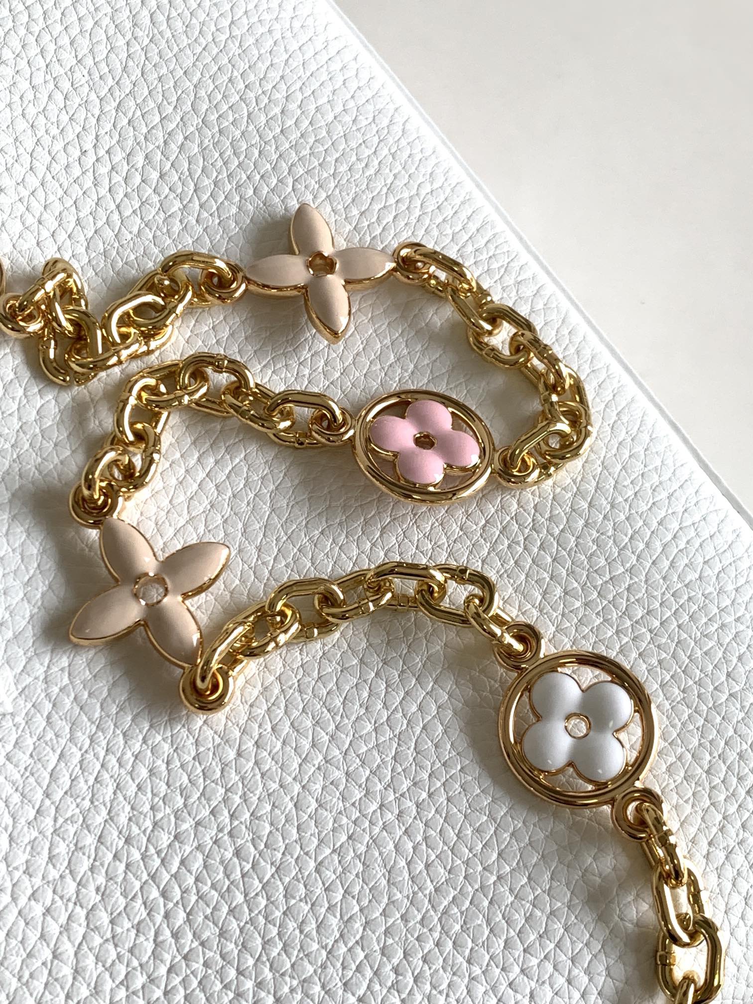LOUIS VUITTON CAPUCINES BB 27 IN WHITE MIX PINK AND BEIGE TAURILLON GOLD HARDWARE