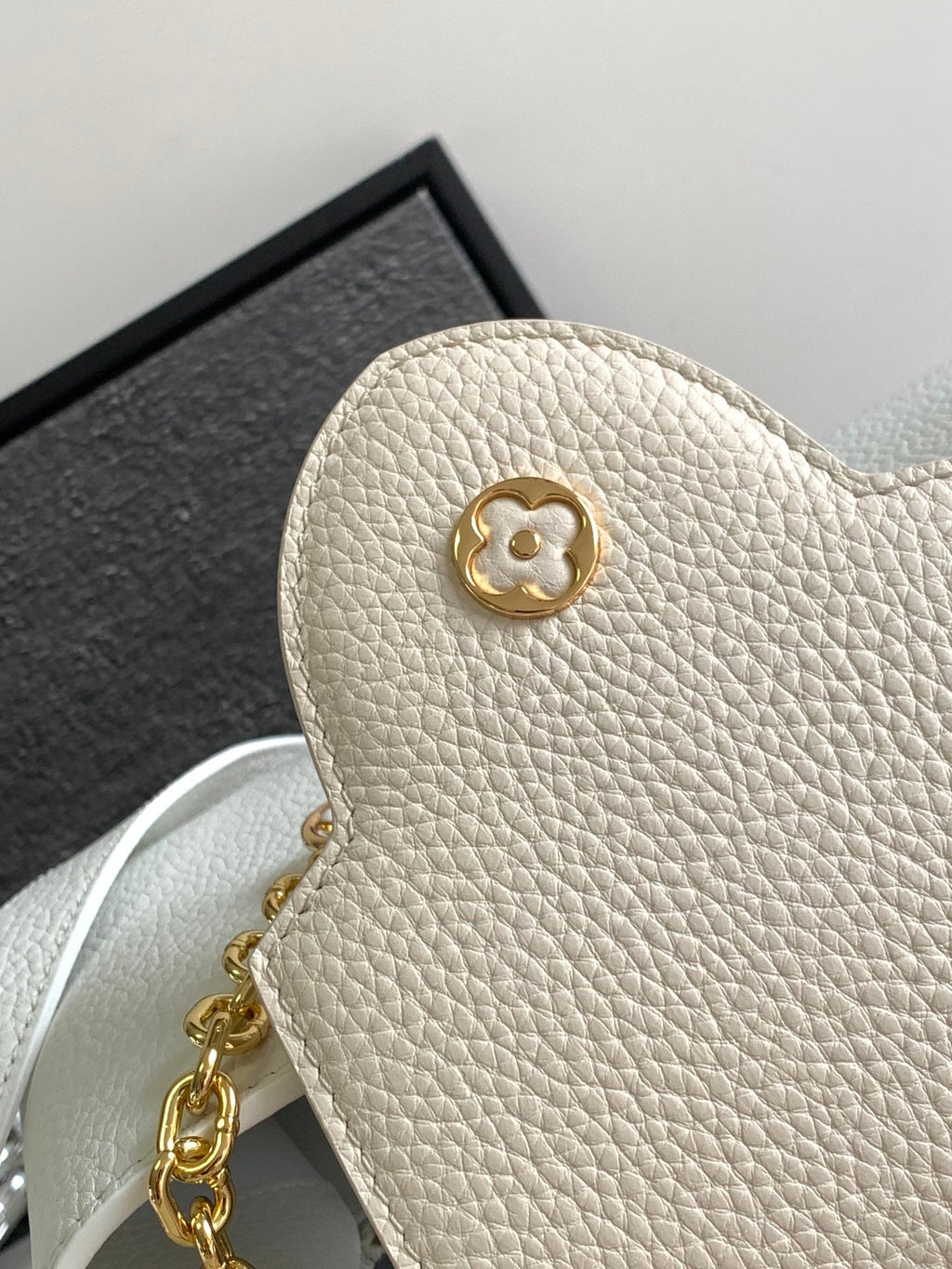 LOUIS VUITTON CAPUCINES BB 27 IN WHITE MIX PINK AND BEIGE TAURILLON GOLD HARDWARE