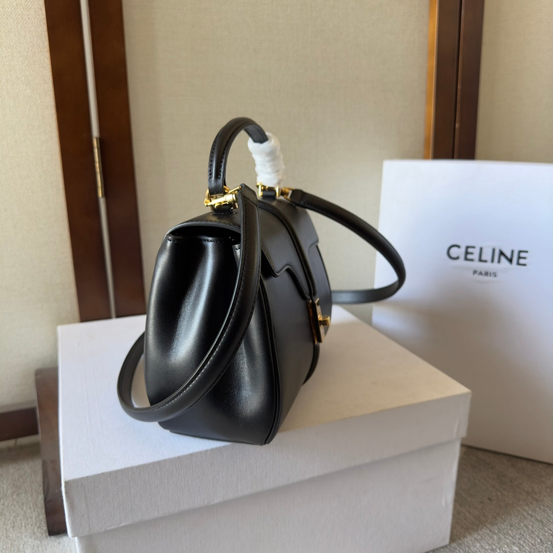 CELINE CLASSIQUE BAG 17 IN BLACK CALFSKIN GOLD HARDWARE