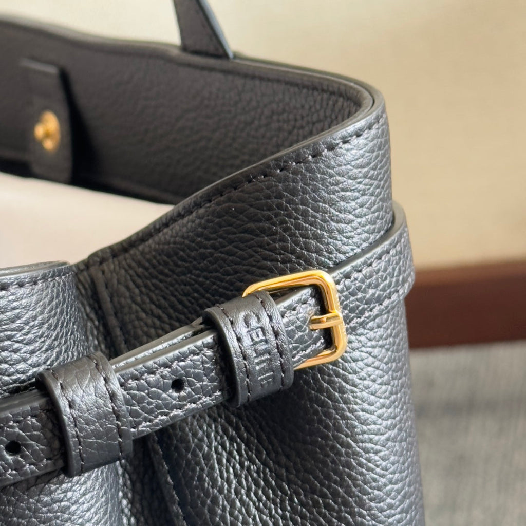 CELINE SMALL CABAS ANAÏS CUIR TRIOMPHE 28 IN BLACK GRAINED CALFSKIN