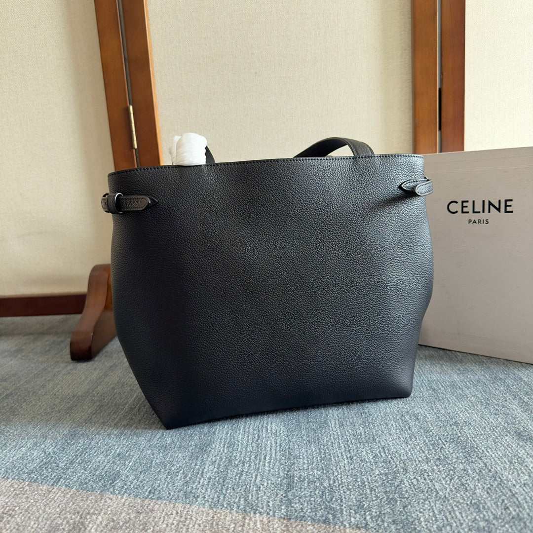 CELINE SMALL CABAS ANAÏS CUIR TRIOMPHE 28 IN BLACK GRAINED CALFSKIN