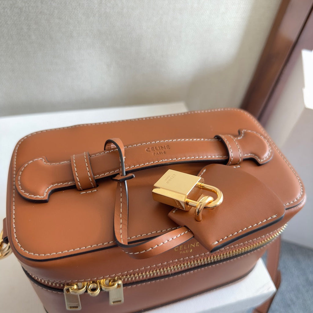CELINE VANITY 18 IN SADDLE BROWN SMOOTH CALFSKIN GOLD HARDWARE