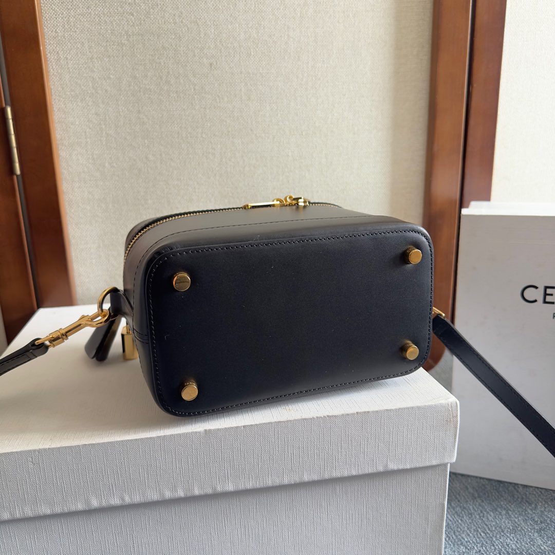 CELINE VANITY 18 IN BLACK SMOOTH CALFSKIN GOLD HARDWARE
