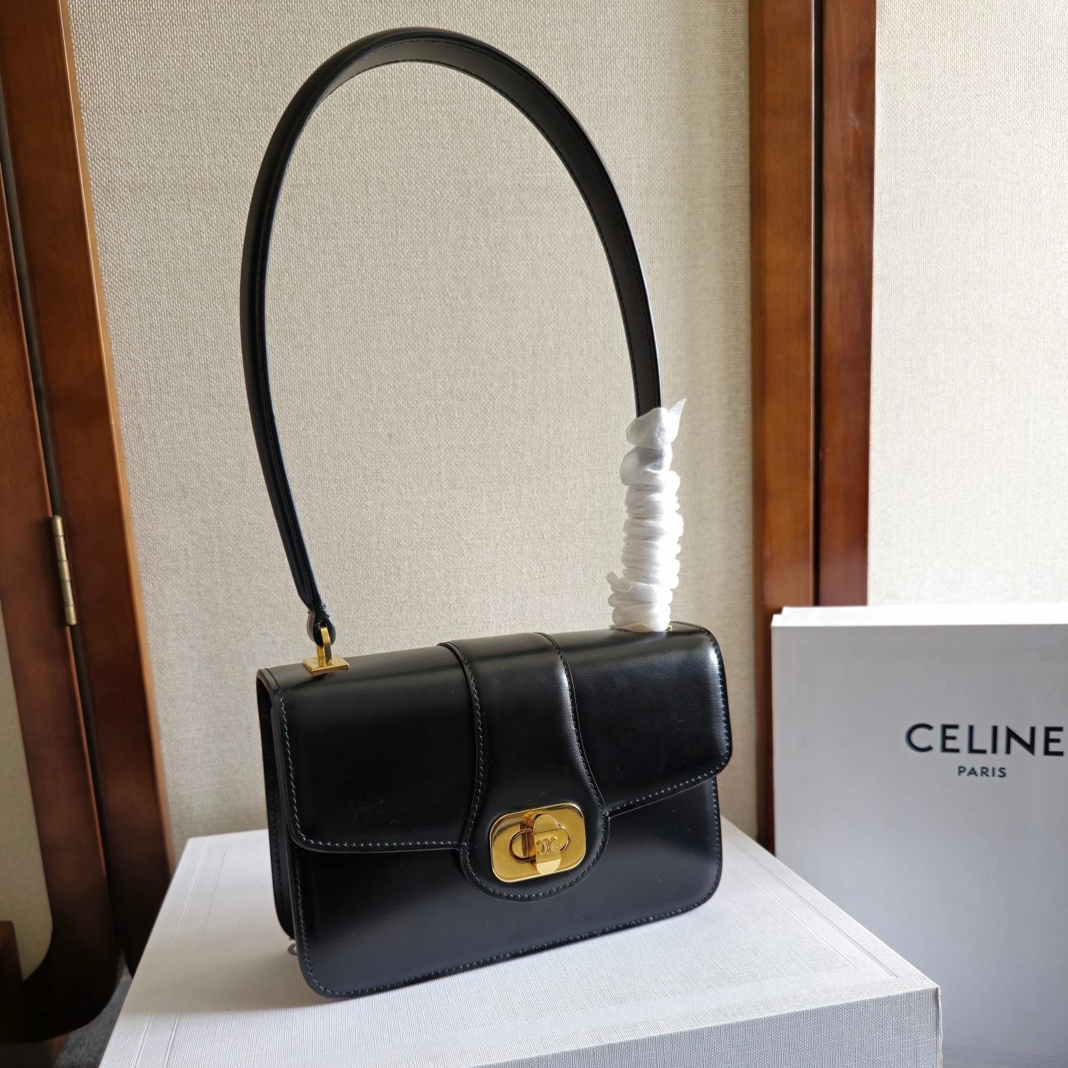 CELINE JOSEPHINE BAG 18.5 IN BLACK PATENT CALFSKIN