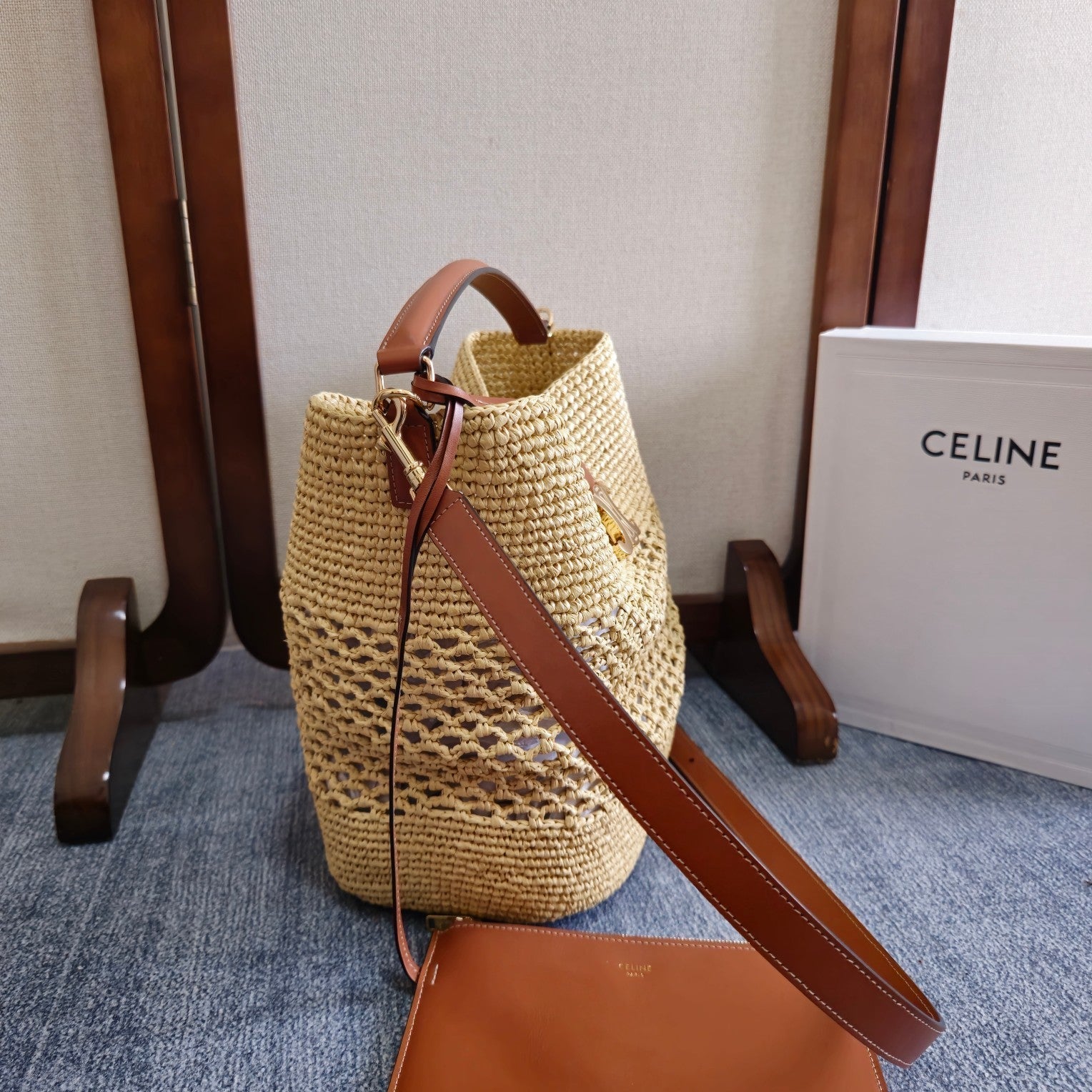 CELINE SMALL LOUISE BUCKET 25 IN BEIGE RAFFIA AND CALFSKIN