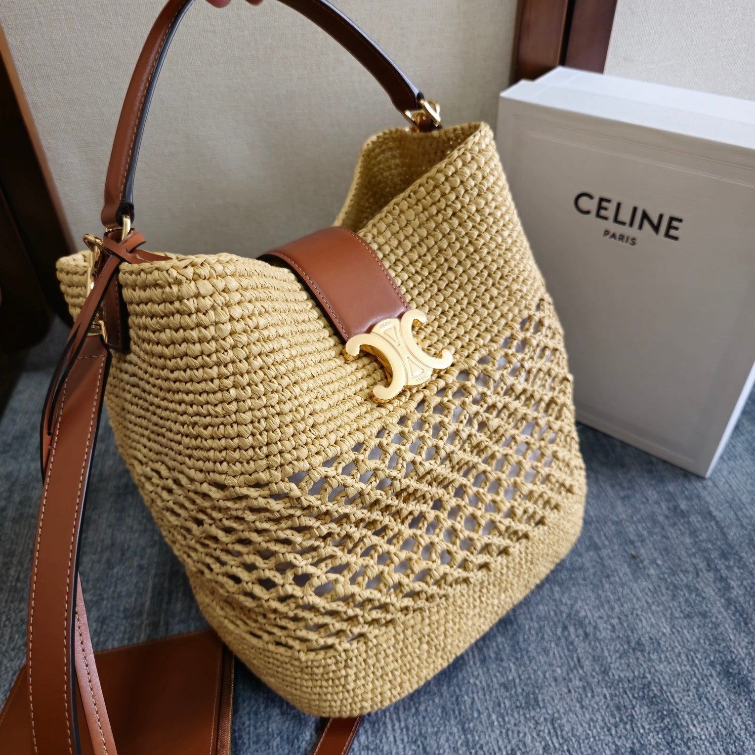 CELINE SMALL LOUISE BUCKET 25 IN BEIGE RAFFIA AND CALFSKIN