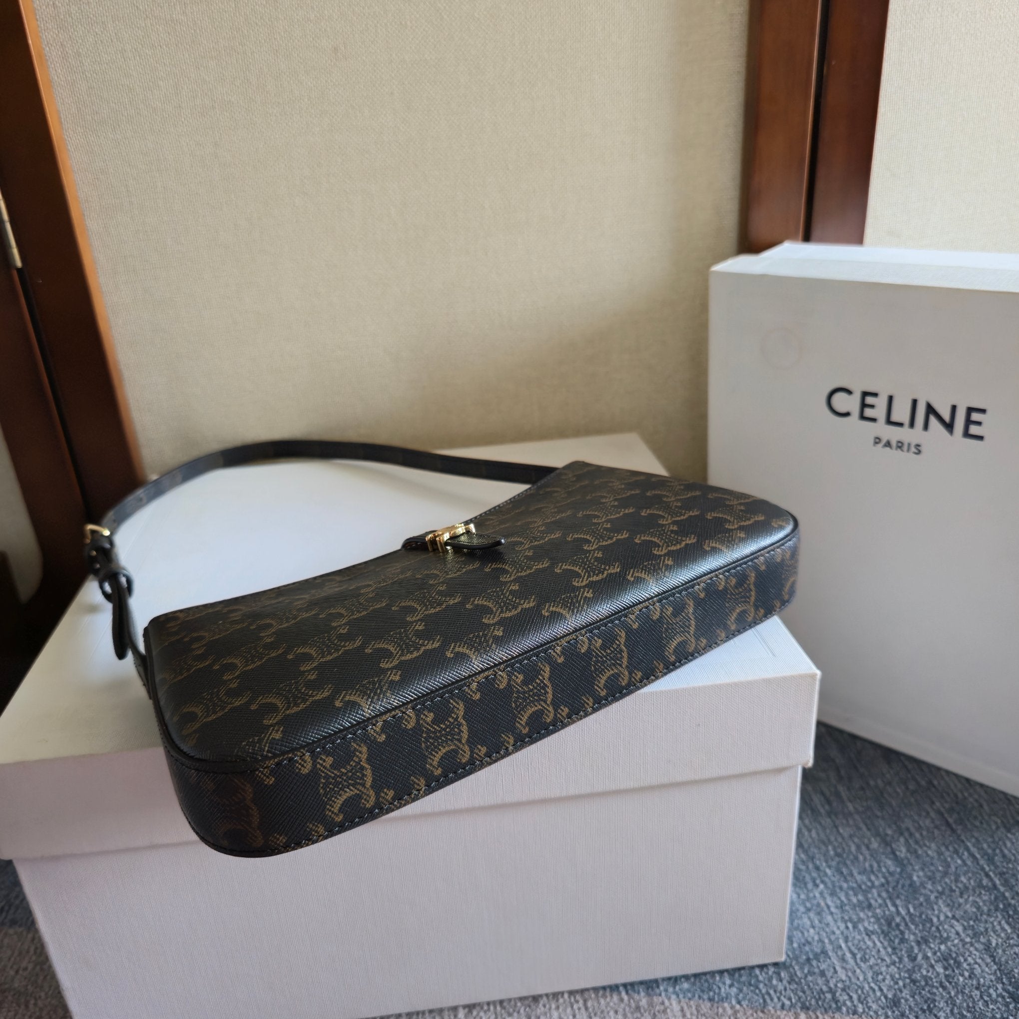 CELINE 25S TINA SHOULDER BAG 25MM IN BLACK TRIOMPHE CALFSKIN