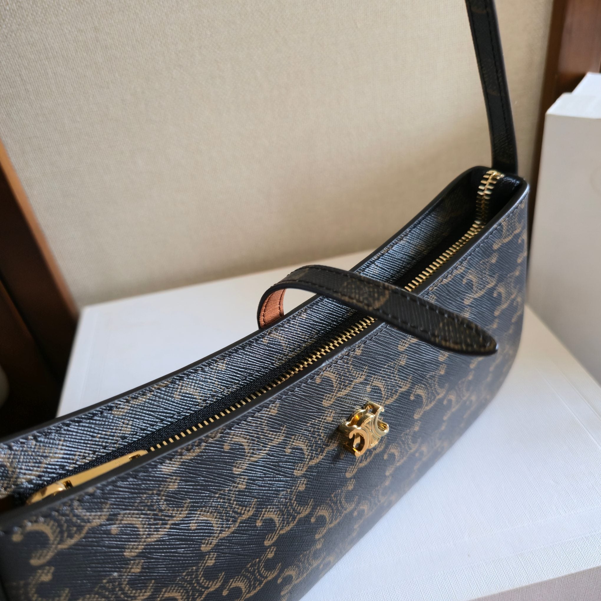 CELINE 25S TINA SHOULDER BAG 25MM IN BLACK TRIOMPHE CALFSKIN