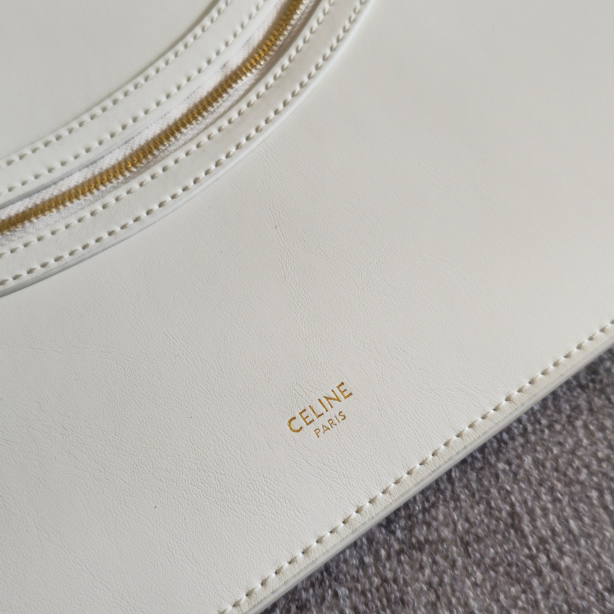 CELINE 25S FLAT CABAS NEW LUGGAGE 44MM IN WHITE GLOSSY CALFSKIN
