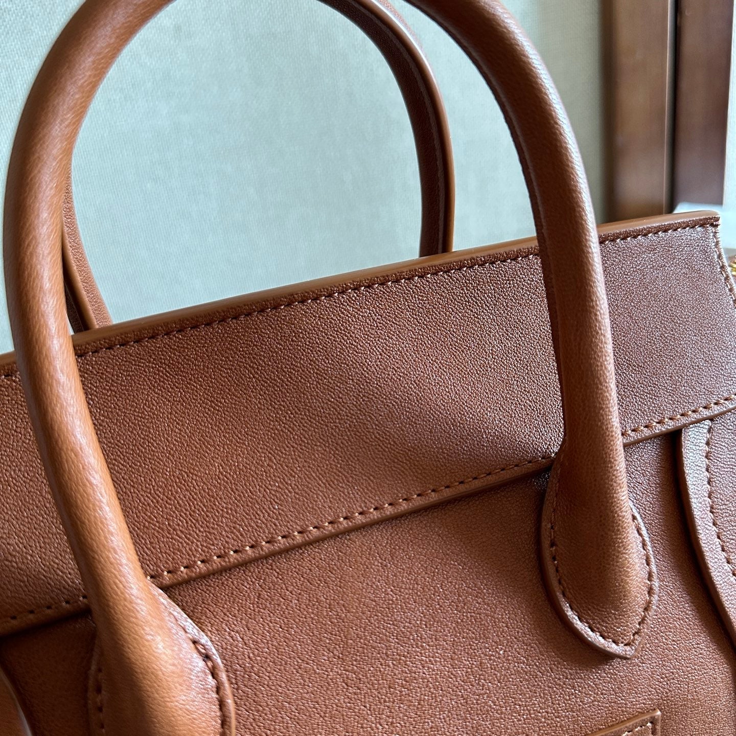 CELINE 25S NEW LUGGAGE 36MM IN CARAMEL BROWN CALFSKIN GOLD HARDWARE