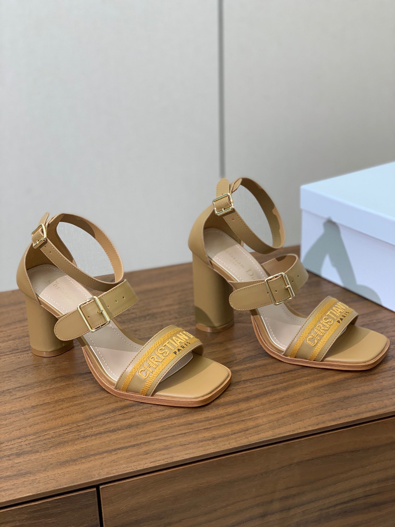 DIOR THREE-STRAP HIGH-HEELED EMBROIDERED SANDALS CAMEL BROWN