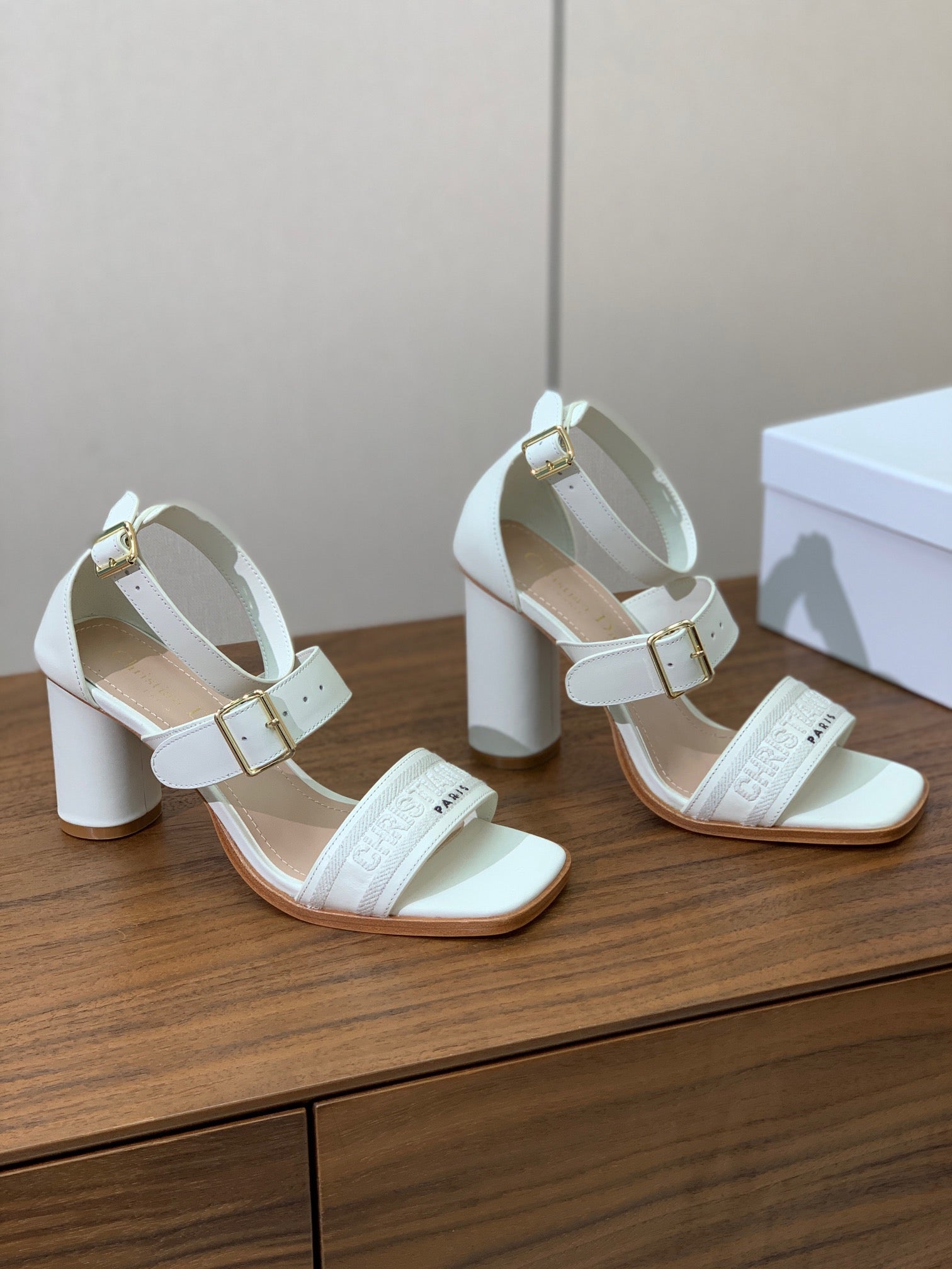 DIOR THREE-STRAP HIGH-HEELED EMBROIDERED SANDALS WHITE