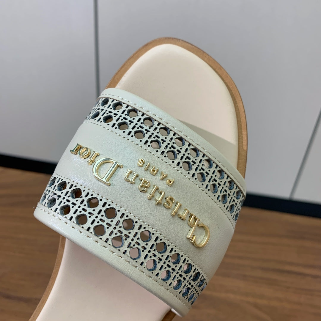 DIOR DWAY SLIDE BEIGE CALFSKIN AND GOLD LOGO