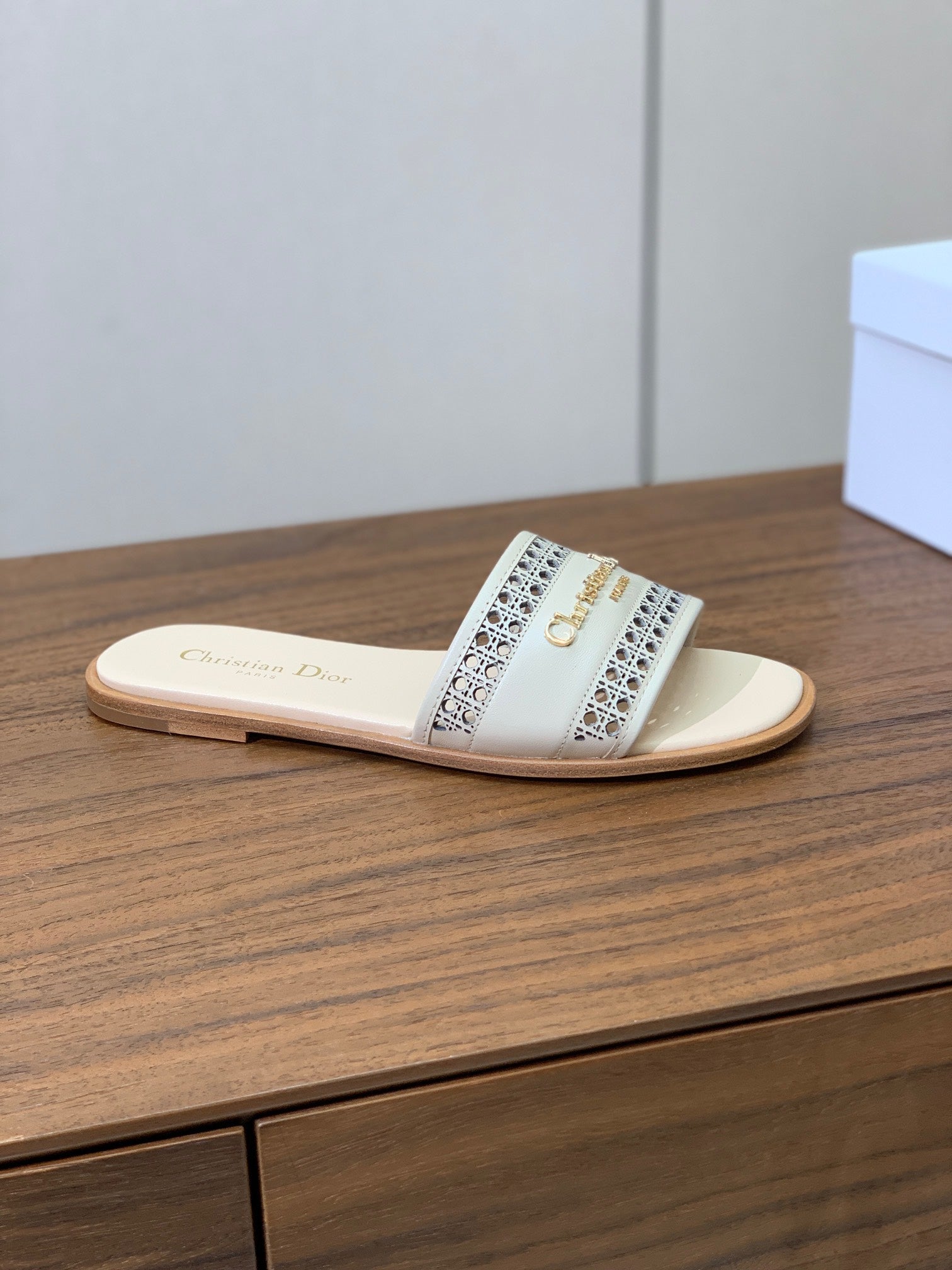 DIOR DWAY SLIDE BEIGE CALFSKIN AND GOLD LOGO