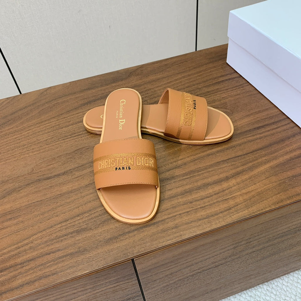 DIOR 25S DWAY SLIDE IN LIGHT BROWN CALFSKIN