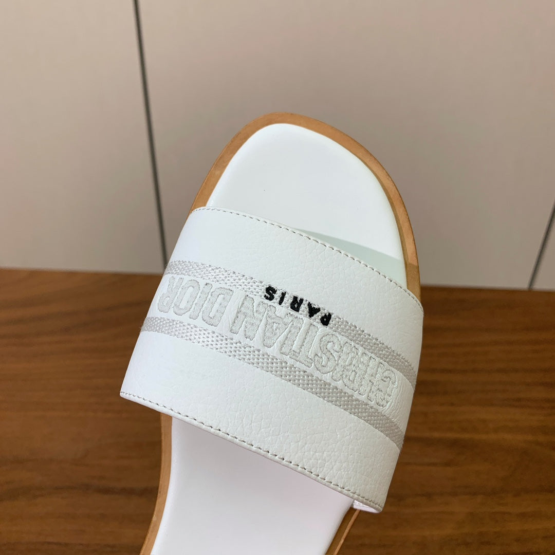 DIOR 25S DWAY SLIDE IN WHITE CALFSKIN