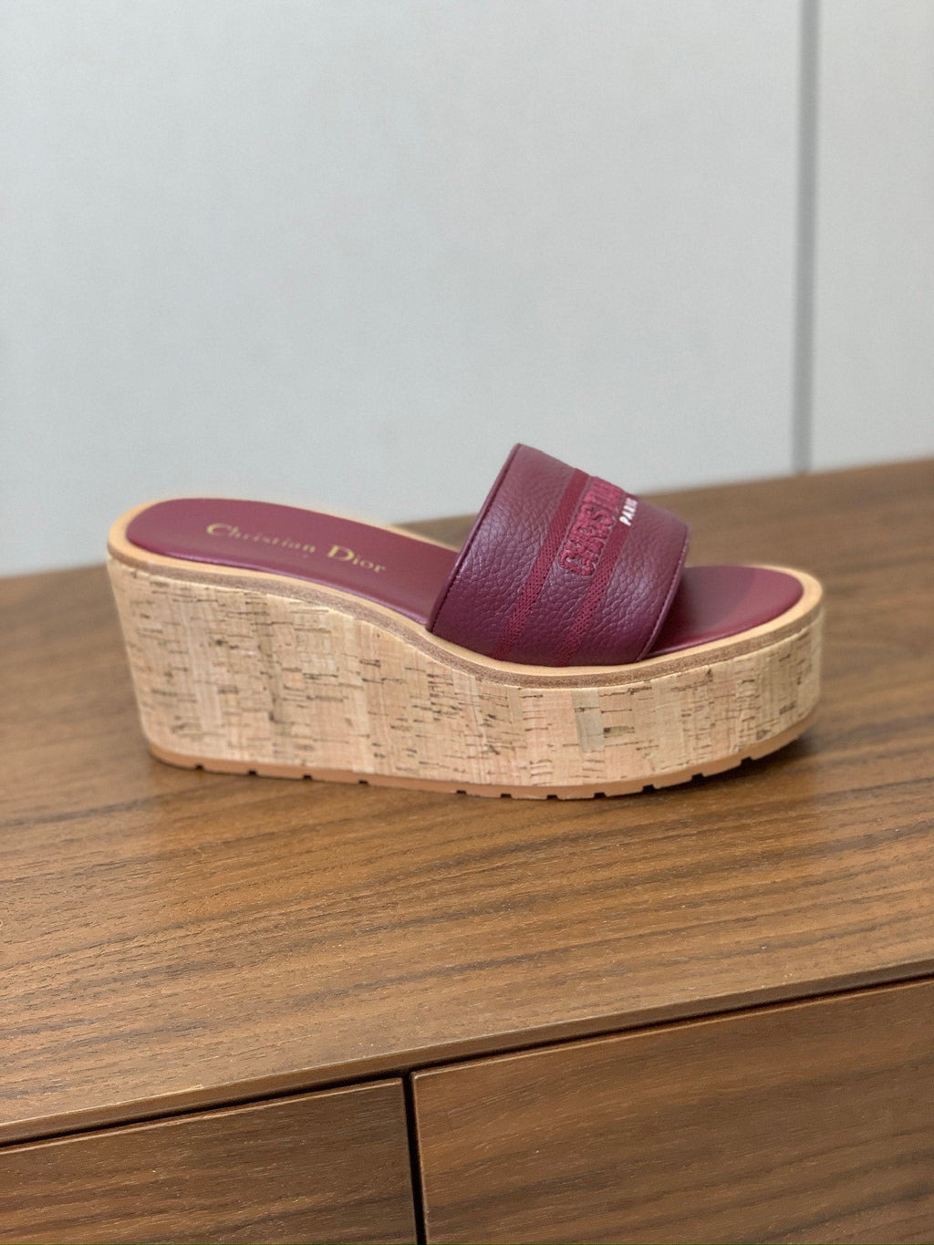 DIOR 25S DWAY WEDGE SLIDE 90 MM IN DARK RED CALFSKIN