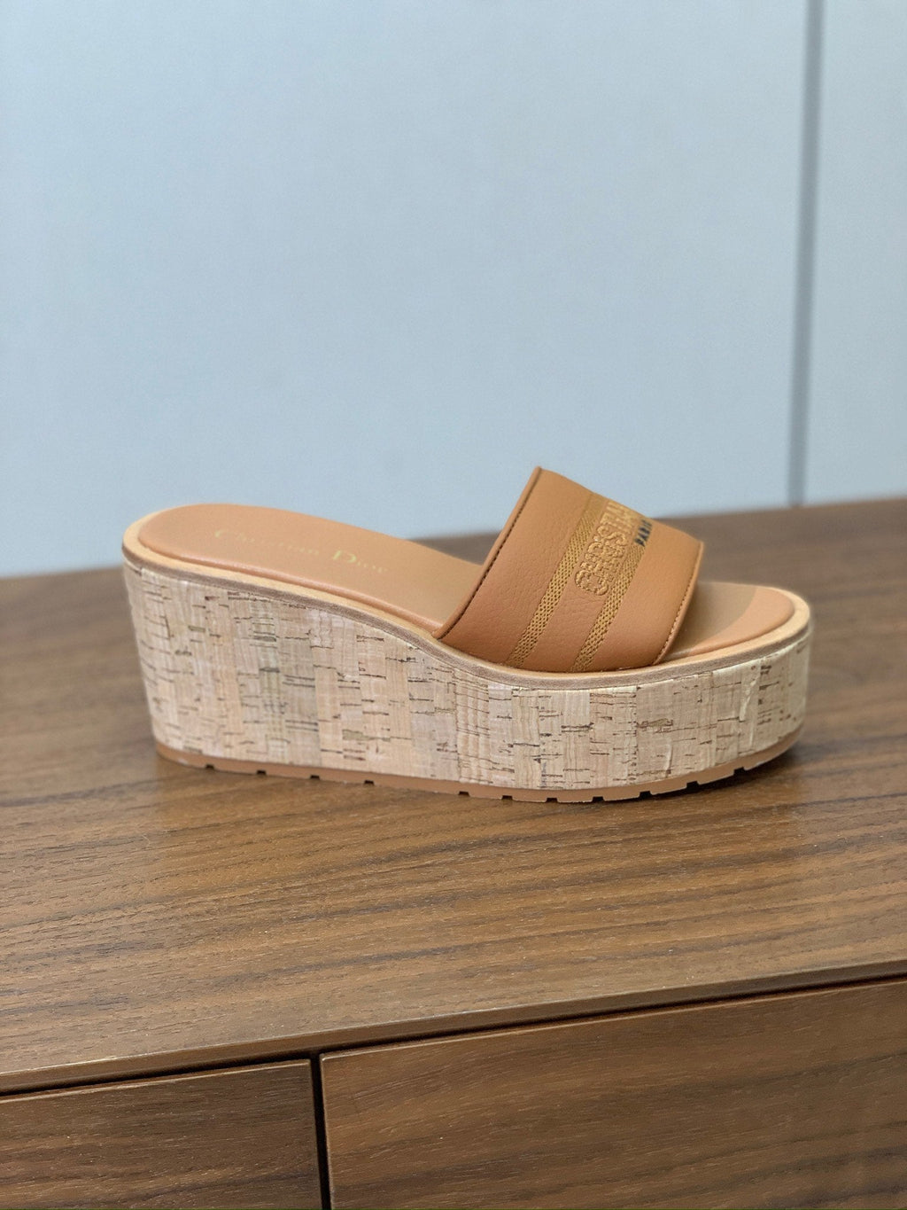 DIOR 25S DWAY WEDGE SLIDE 90 MM IN LIGHT BROWN CALFSKIN