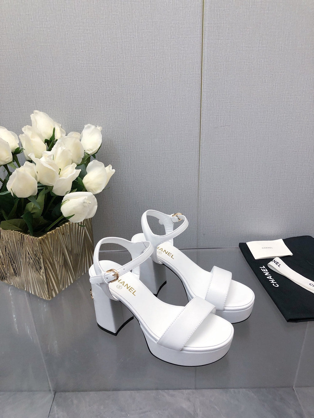 CHANEL BLOCK HEEL 9 CM SANDAL IN WHITE LAMBSKIN