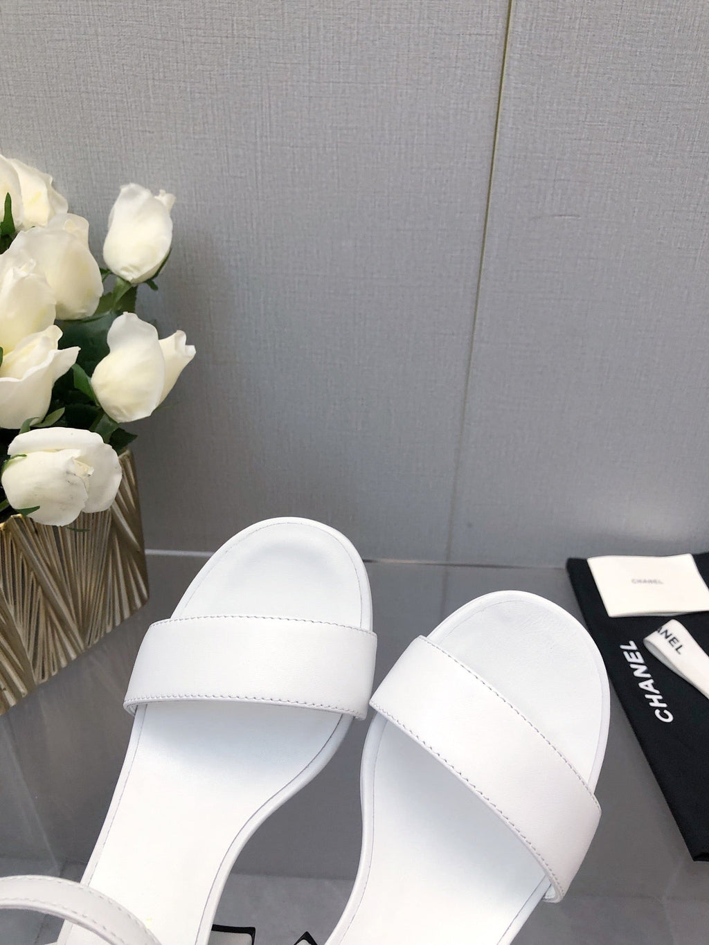 CHANEL BLOCK HEEL 9 CM SANDAL IN WHITE LAMBSKIN