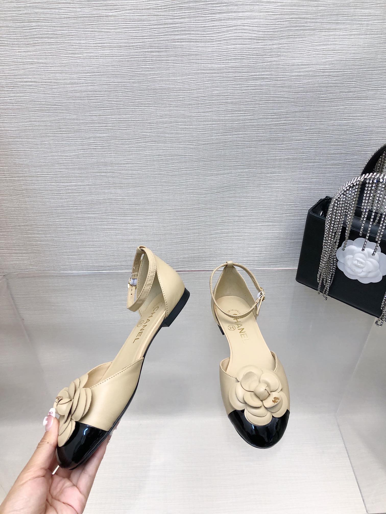 CHANEL BEIGE MIX BLACK LAMBSKIN CAMELLIA HOLLOW SANDAL