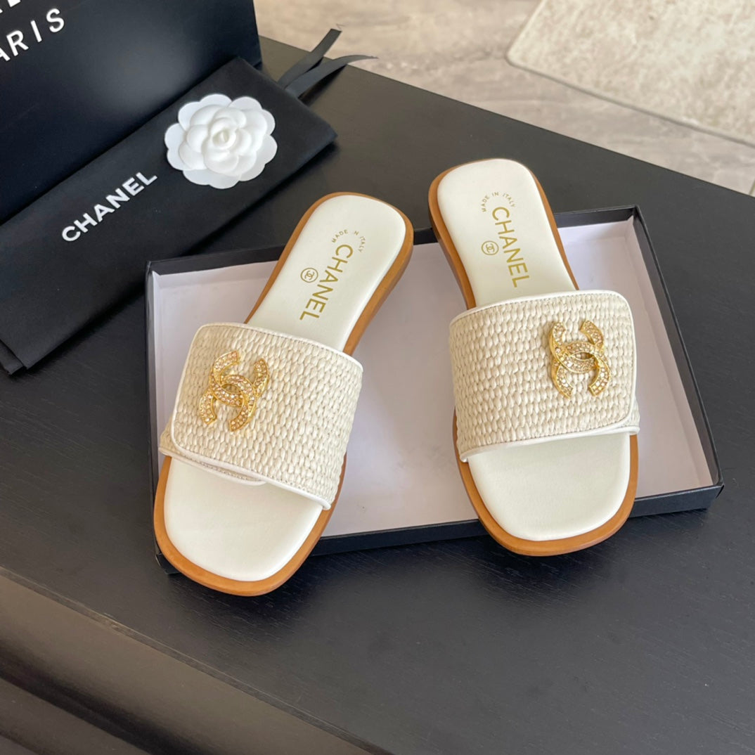 CHANEL Logo Mule Sandal 10mm White Lambskin 610370