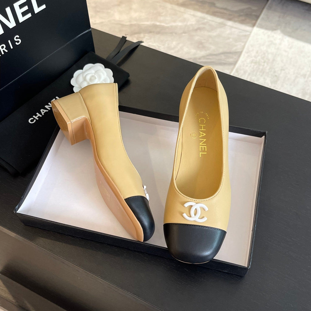 CHANEL PUMP DARK CREAM MIX BLACK CALFSKIN