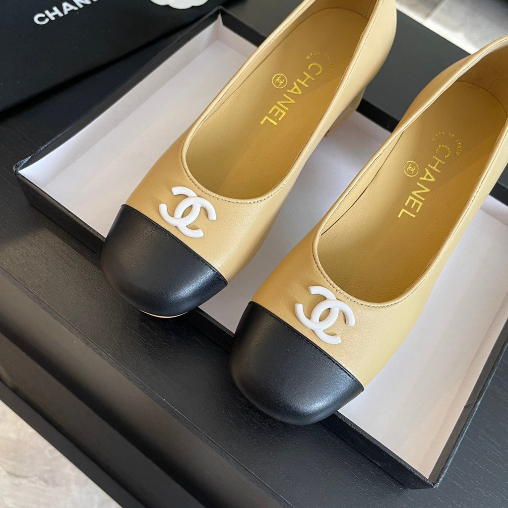 CHANEL PUMP DARK CREAM MIX BLACK CALFSKIN