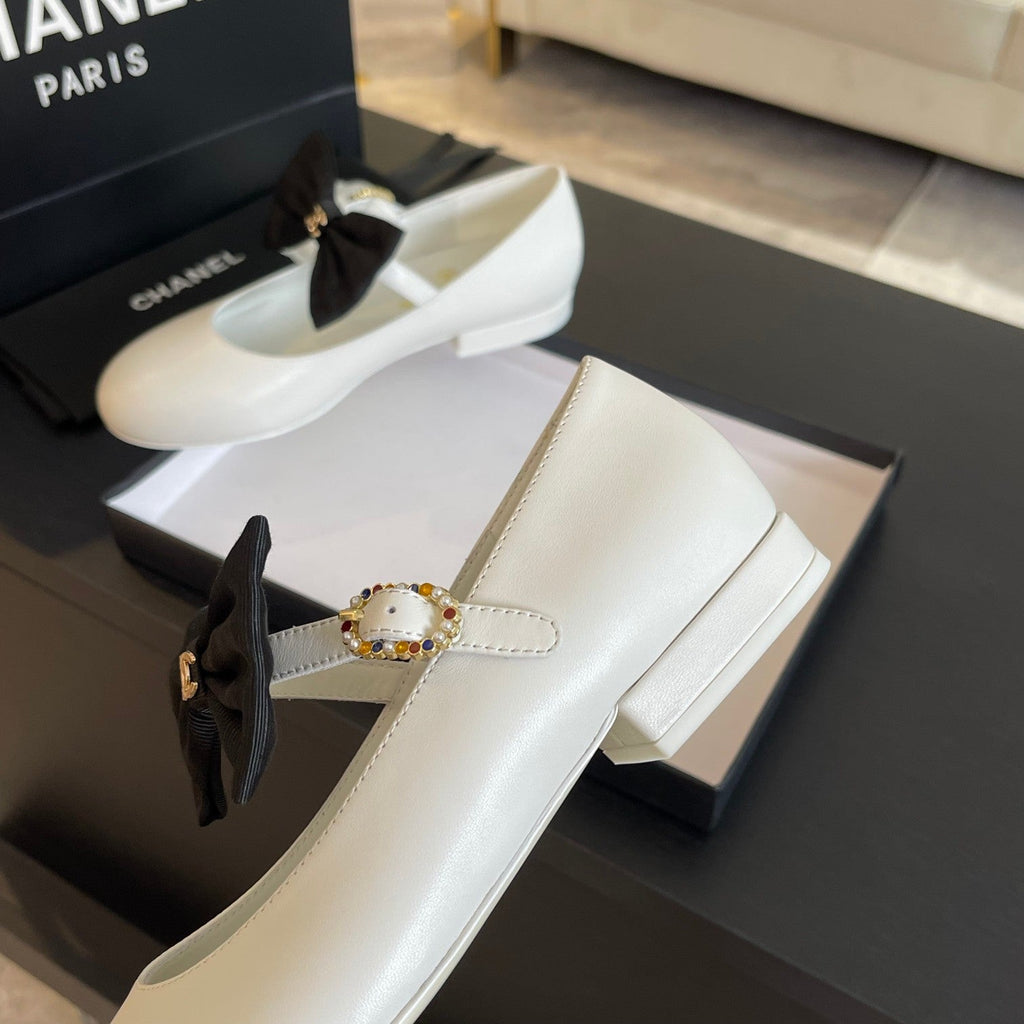 CHANEL BALLET FLAT WHITE LAMBSKIN WITH BLACK BOW