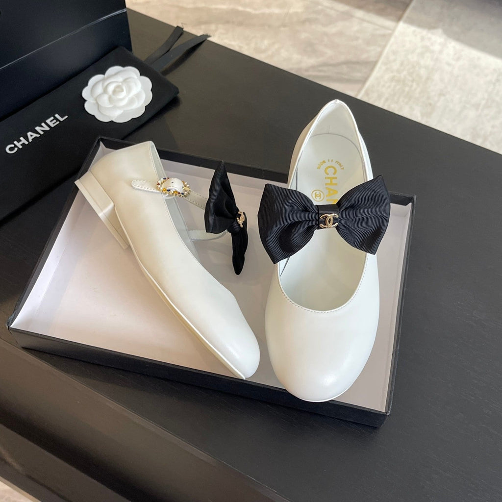 CHANEL BALLET FLAT WHITE LAMBSKIN WITH BLACK BOW