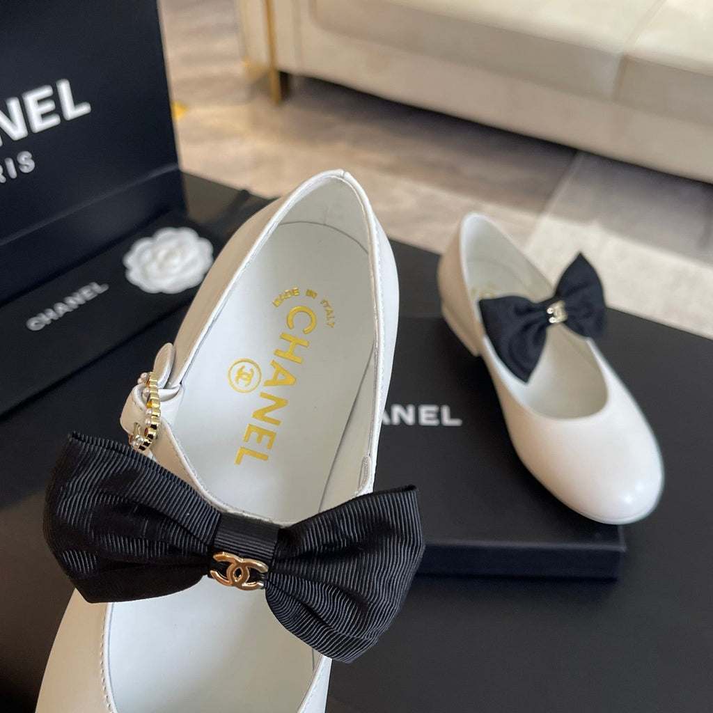 CHANEL BALLET FLAT WHITE LAMBSKIN WITH BLACK BOW