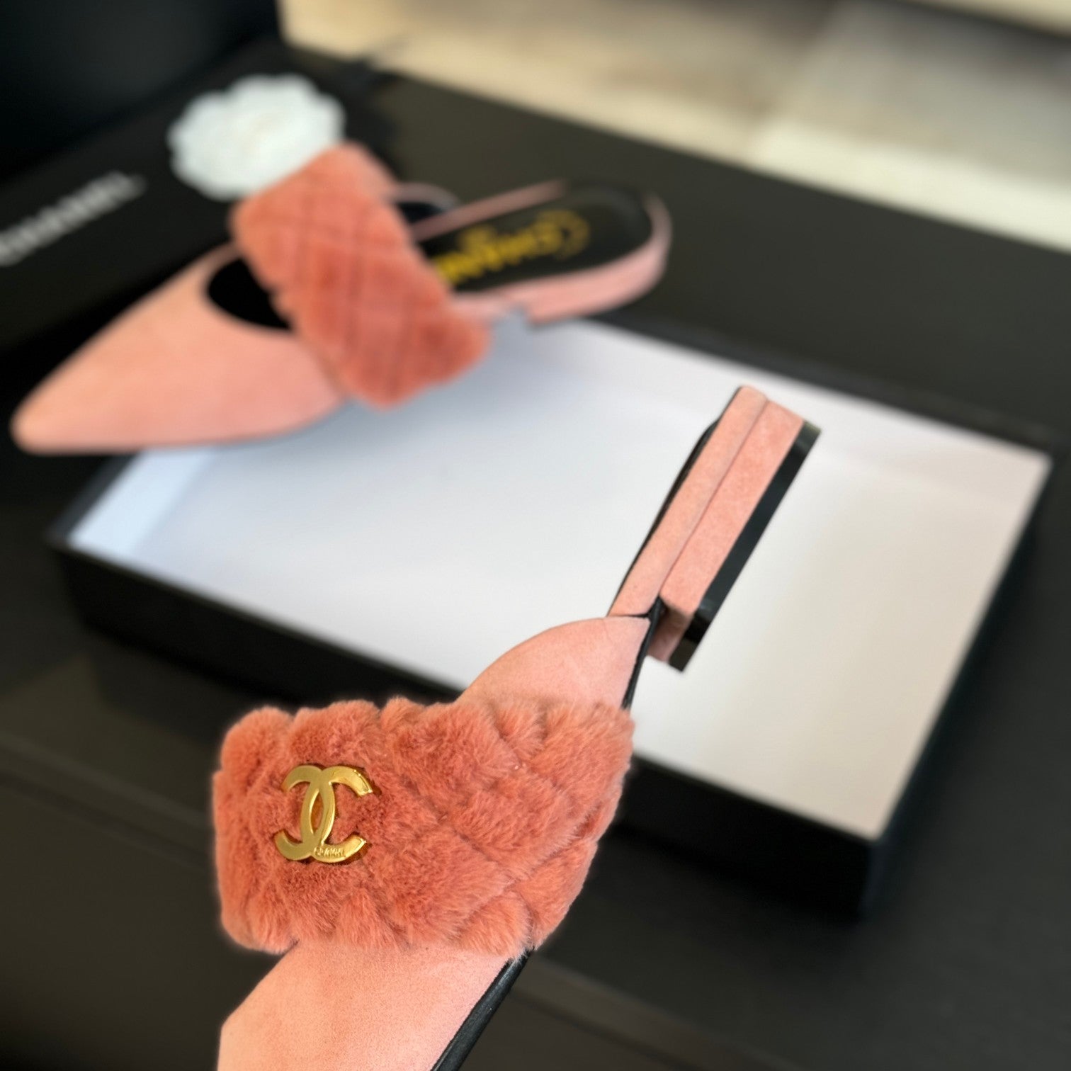 CHANEL MULE IN LIGHT PINK SMOOTH FLEECE WITH GOLD HARDWARE