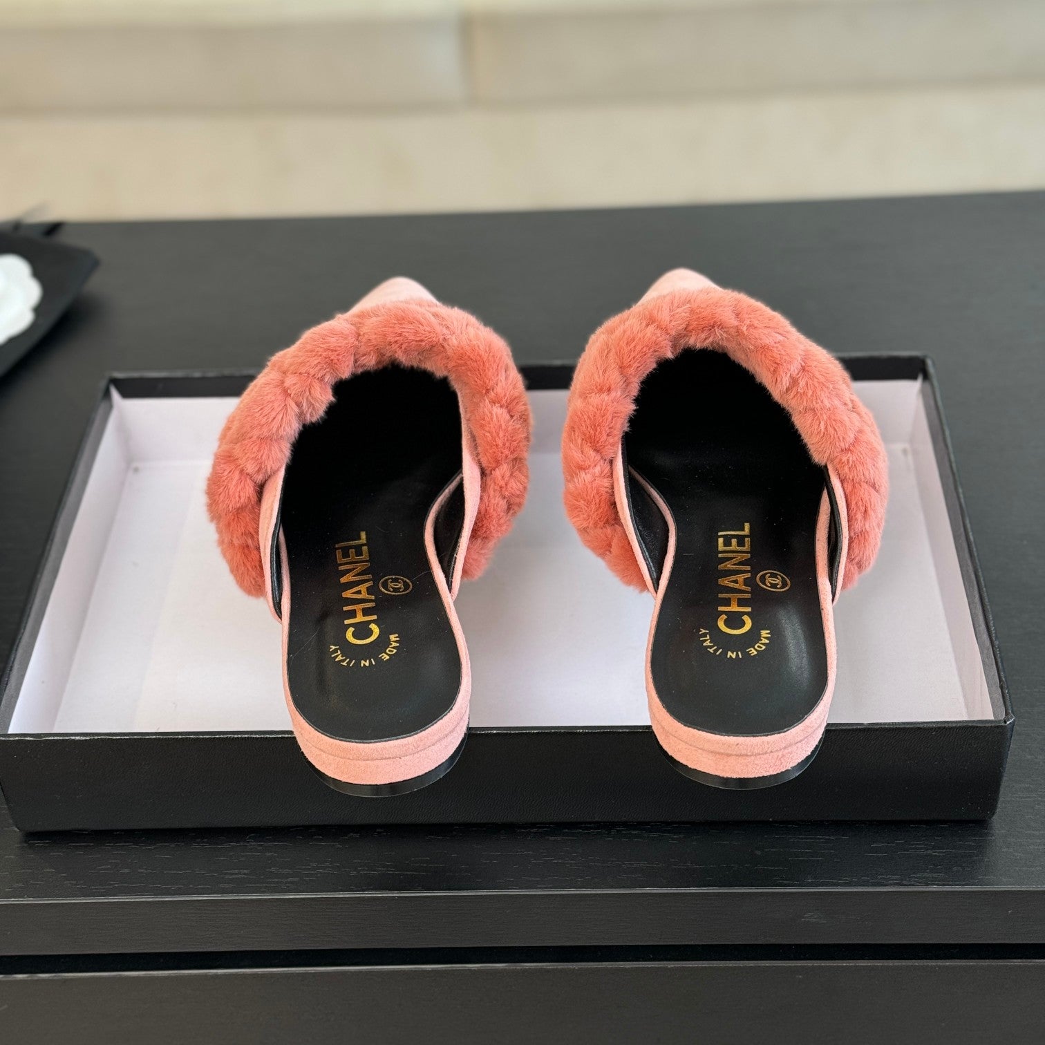 CHANEL MULE IN LIGHT PINK SMOOTH FLEECE WITH GOLD HARDWARE