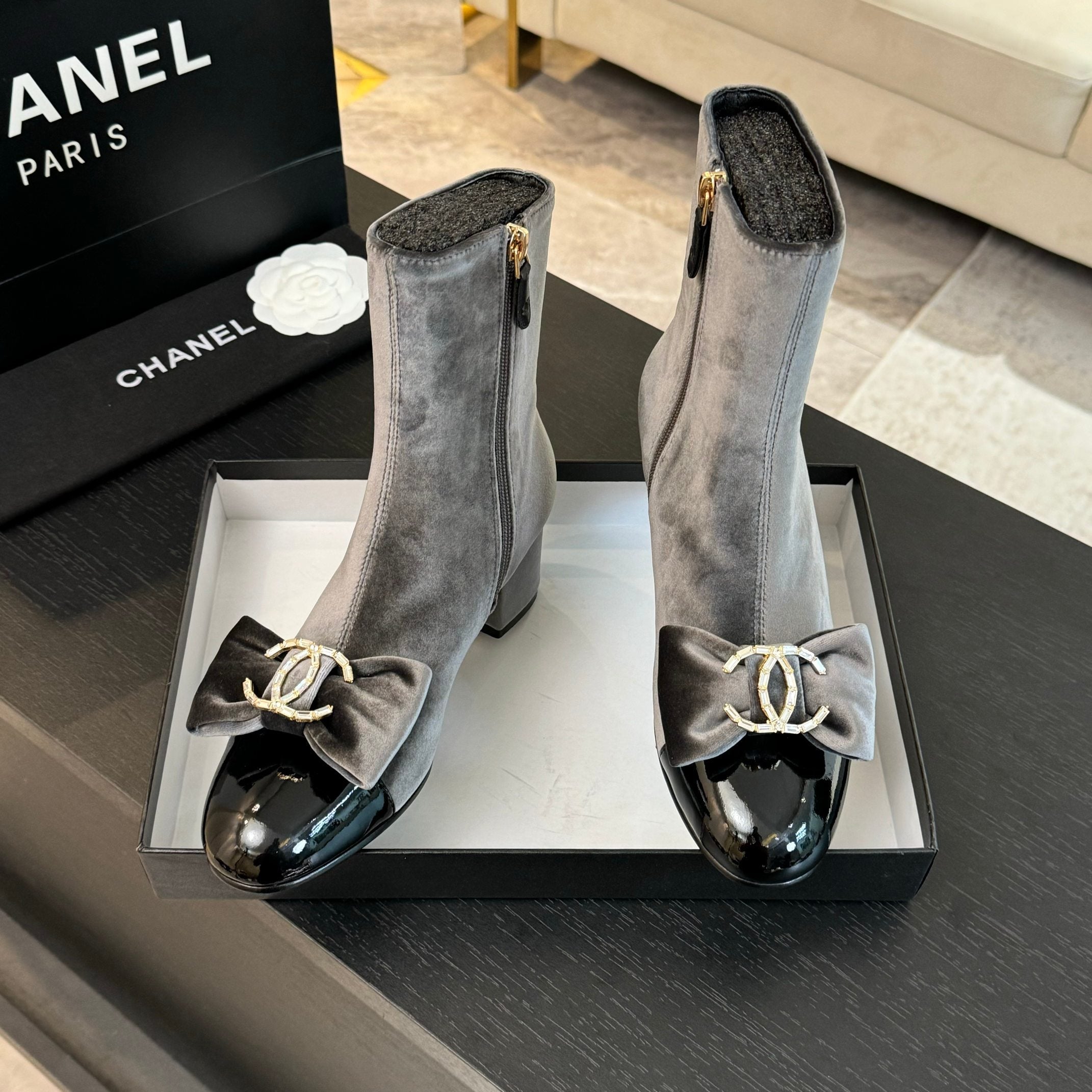 CHANEL SHORT BOOTS IN DOLPHIN GRAY VELVET AND BLACK LAMBSKIN
