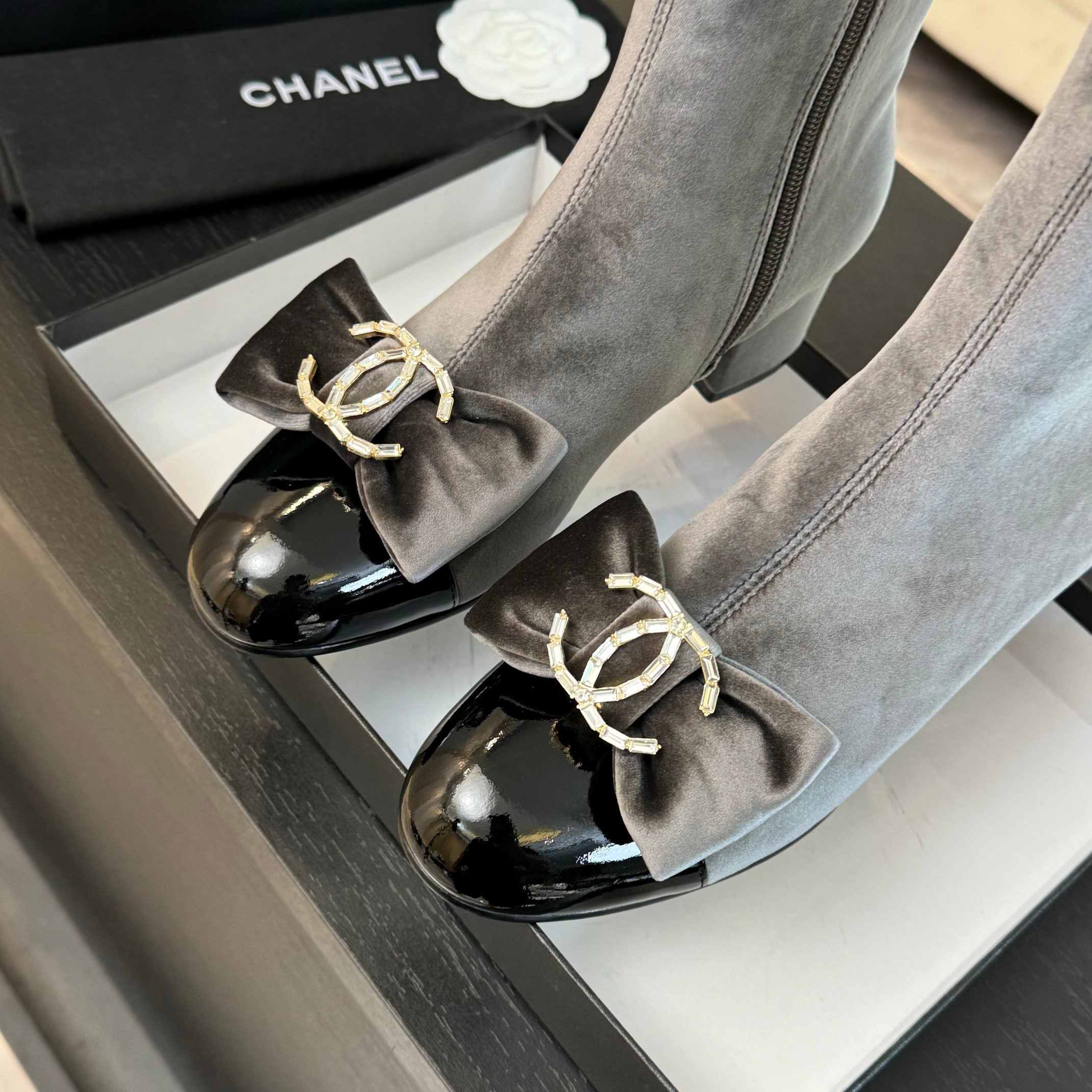 CHANEL SHORT BOOTS IN DOLPHIN GRAY VELVET AND BLACK LAMBSKIN
