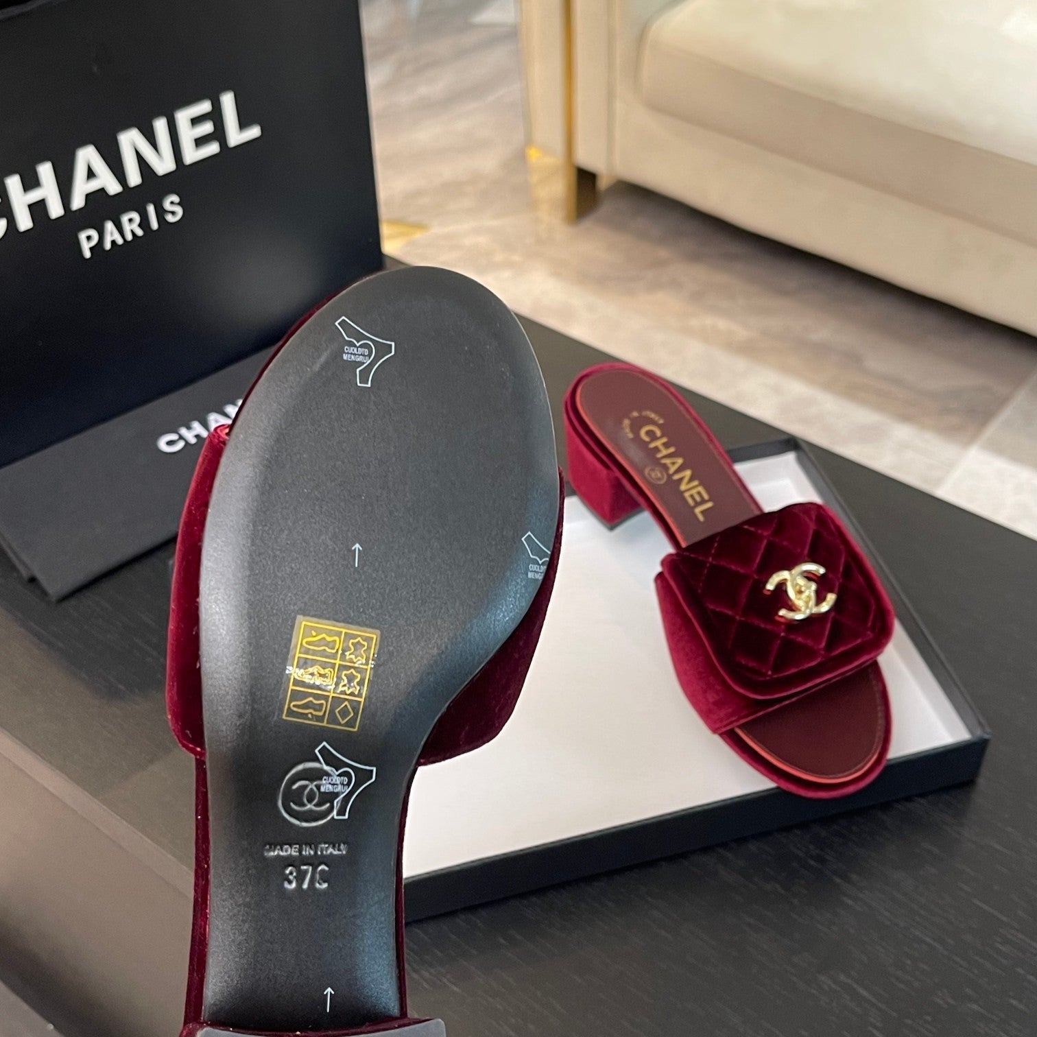 CHANEL MID-HEEL 5 CM MULE IN BURGUNDY RED VELVET