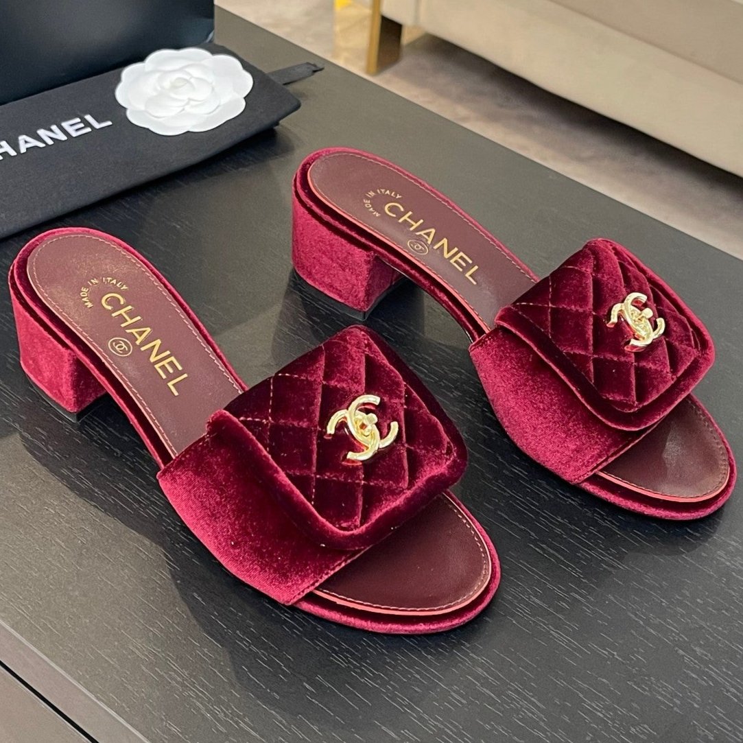 CHANEL MID-HEEL 5 CM MULE IN BURGUNDY RED VELVET
