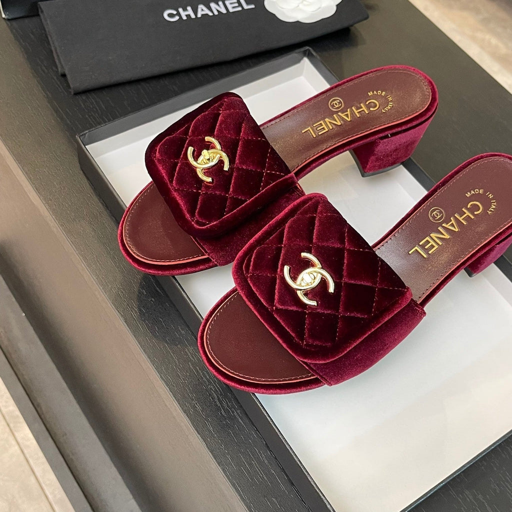 CHANEL MID-HEEL 5 CM MULE IN BURGUNDY RED VELVET