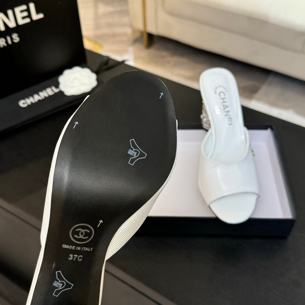 CHANEL T-STRAP PEARL HEEL 85 MM SANDALS IN WHITE LAMBSKIN MULE
