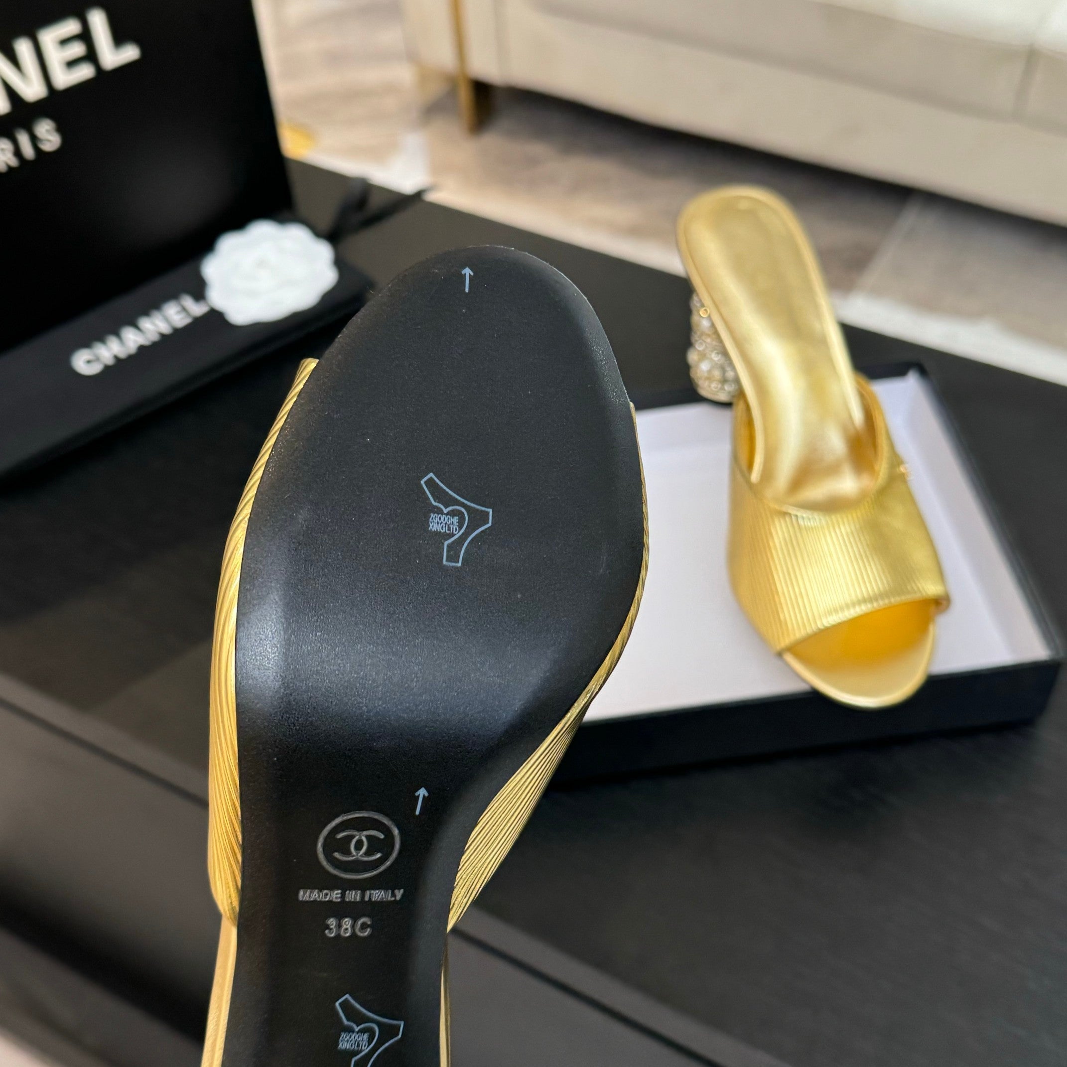 CHANEL T-STRAP PEARL HEEL 85 MM SANDALS IN GOLD LAMBSKIN MULE