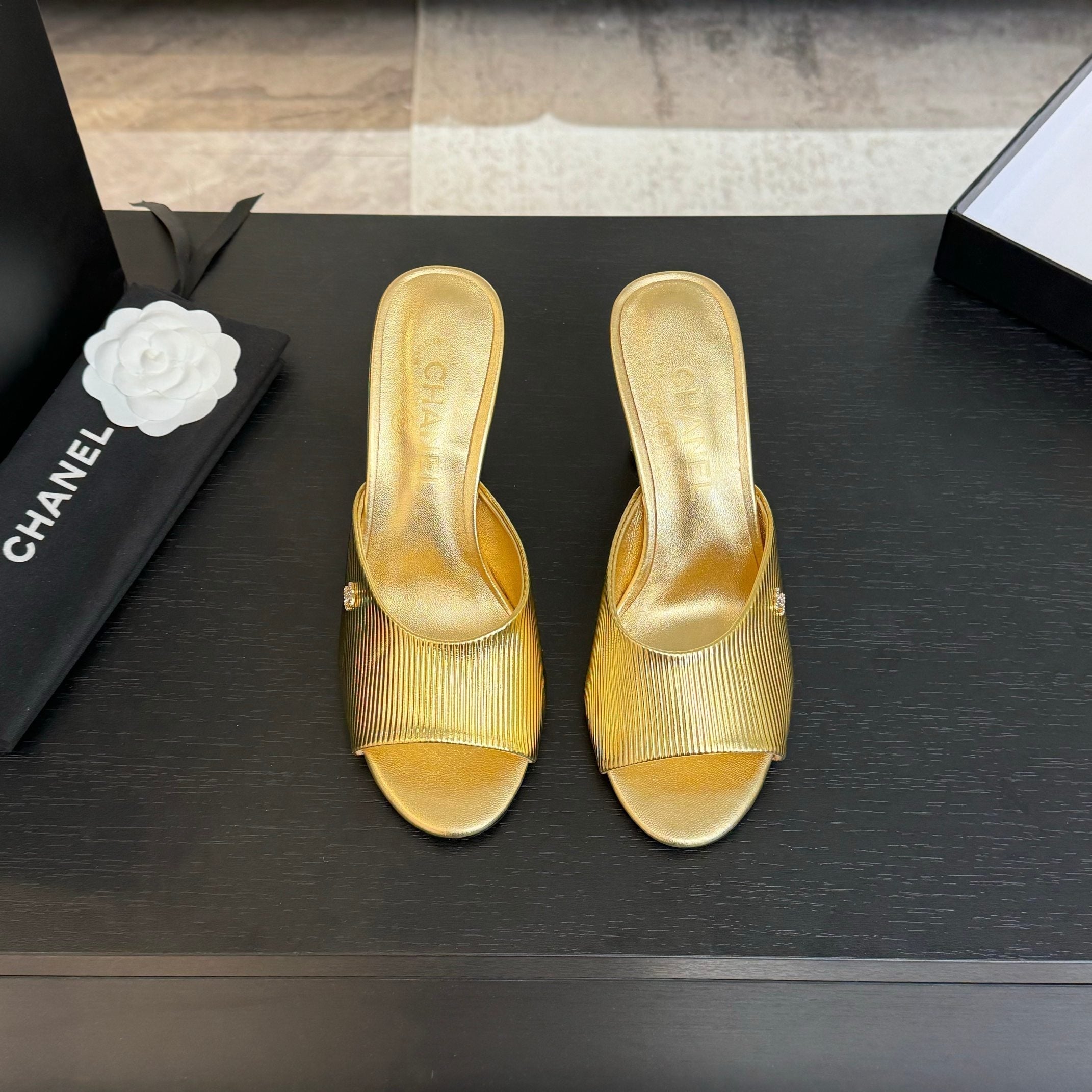CHANEL T-STRAP PEARL HEEL 85 MM SANDALS IN GOLD LAMBSKIN MULE