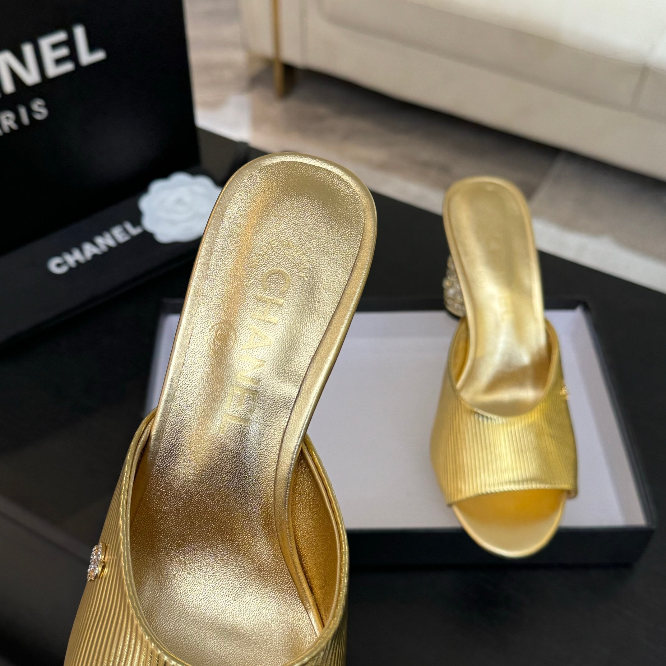 CHANEL T-STRAP PEARL HEEL 85 MM SANDALS IN GOLD LAMBSKIN MULE