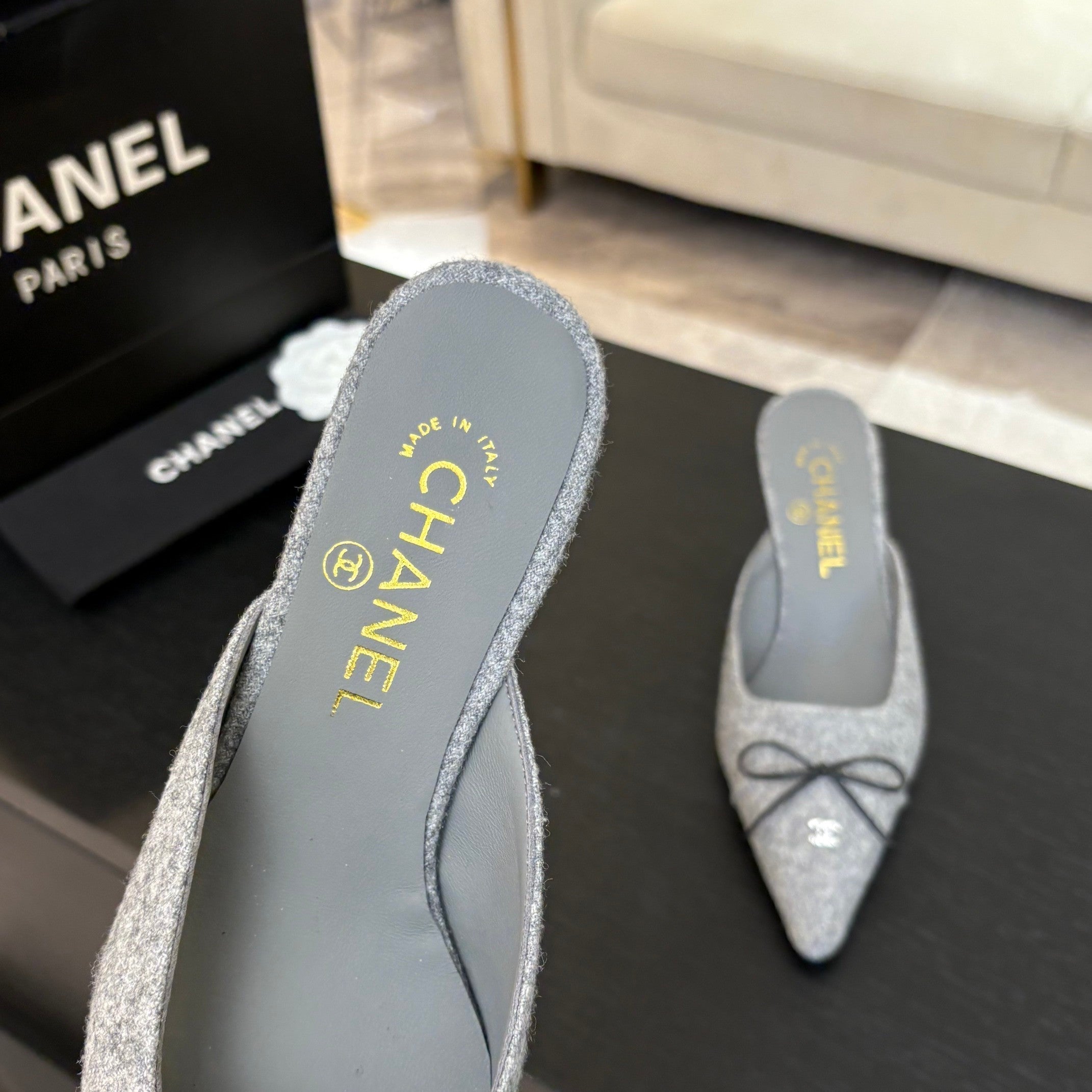 CHANEL HIGH HEEL MULE 65 MM IN DOVE GRAY FELT COTH