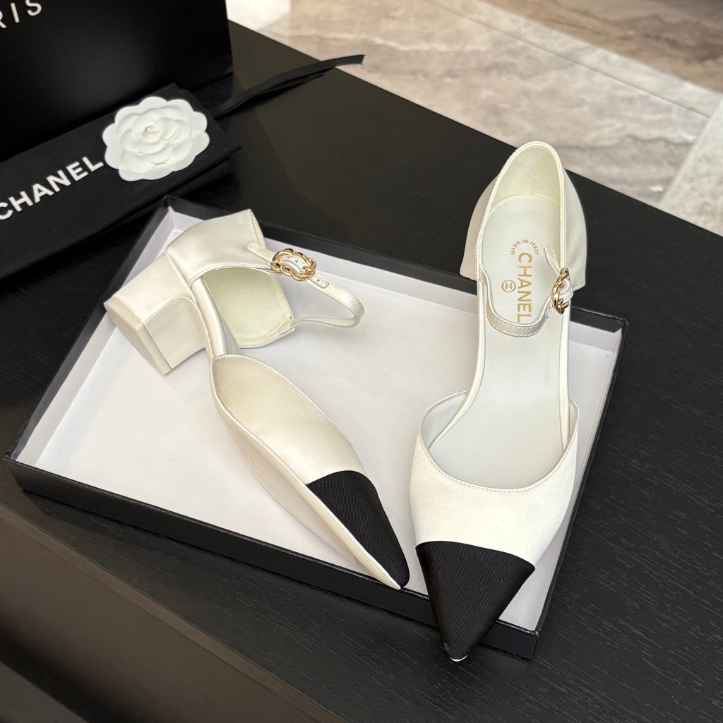 CHANEL BLOCK HEEL SLINGBACKS IN WHITE MIX BLACK SILK FABRIC