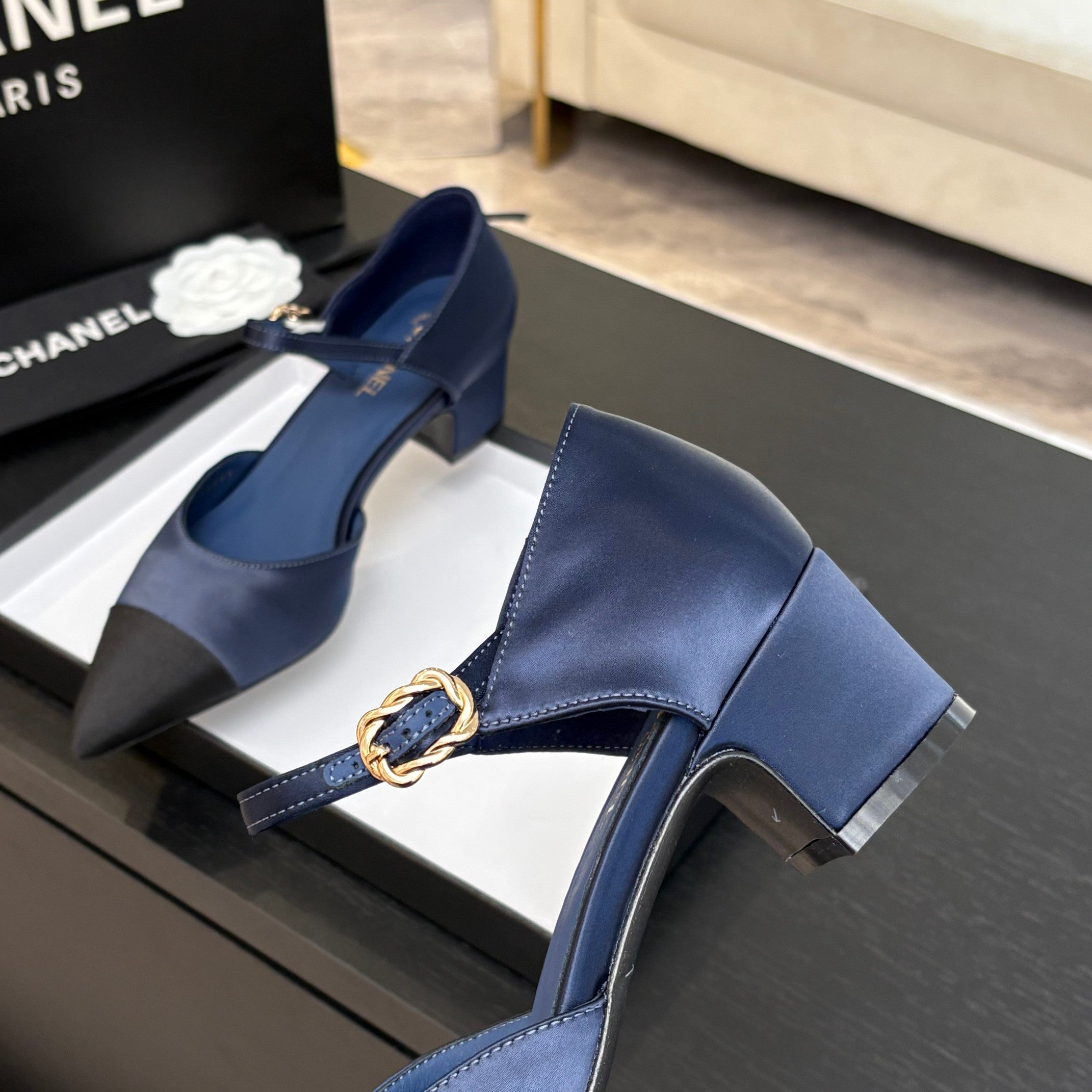 CHANEL BLOCK HEEL SLINGBACKS IN NAVY BLUE MIX BLACK SILK FABRIC