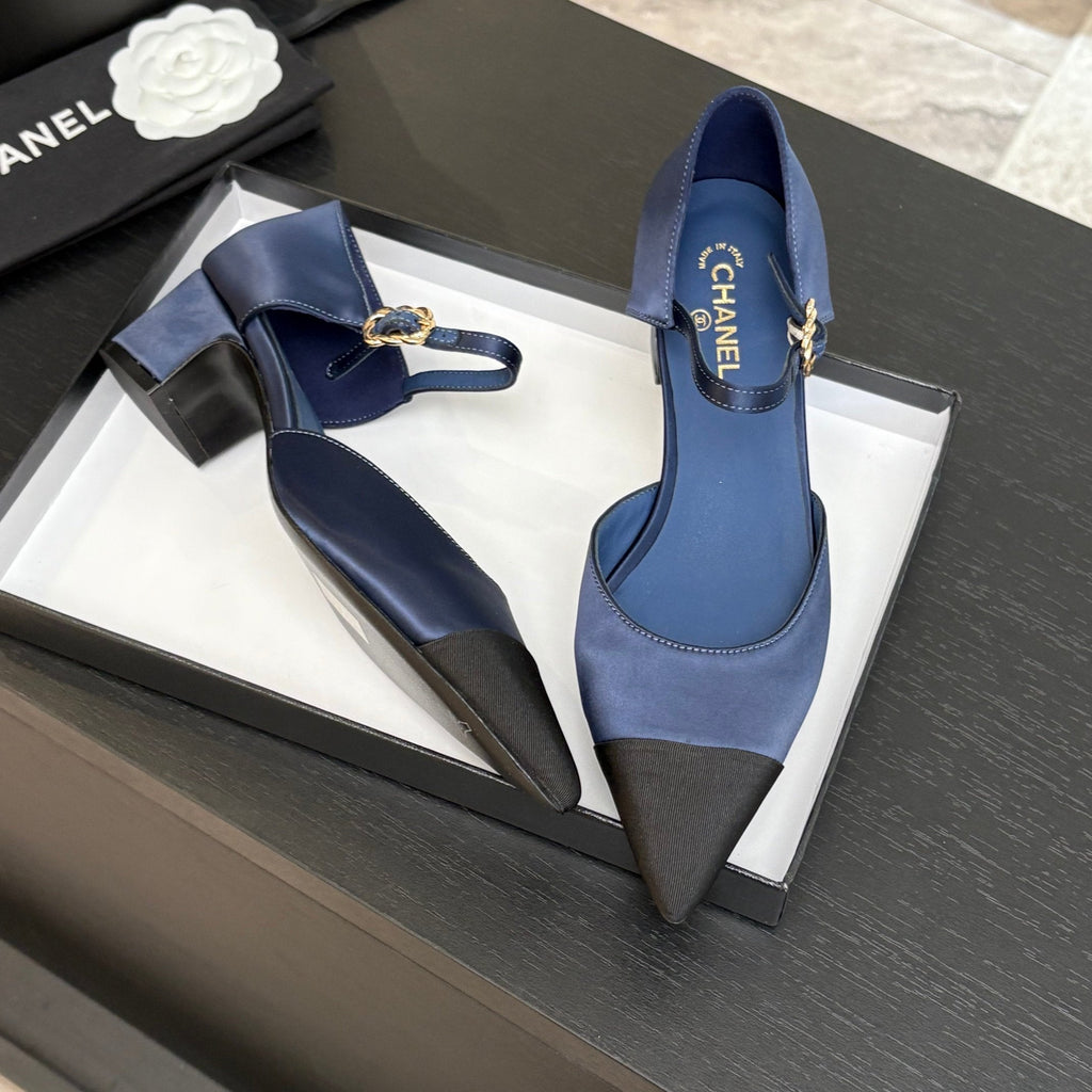 CHANEL BLOCK HEEL SLINGBACKS IN NAVY BLUE MIX BLACK SILK FABRIC