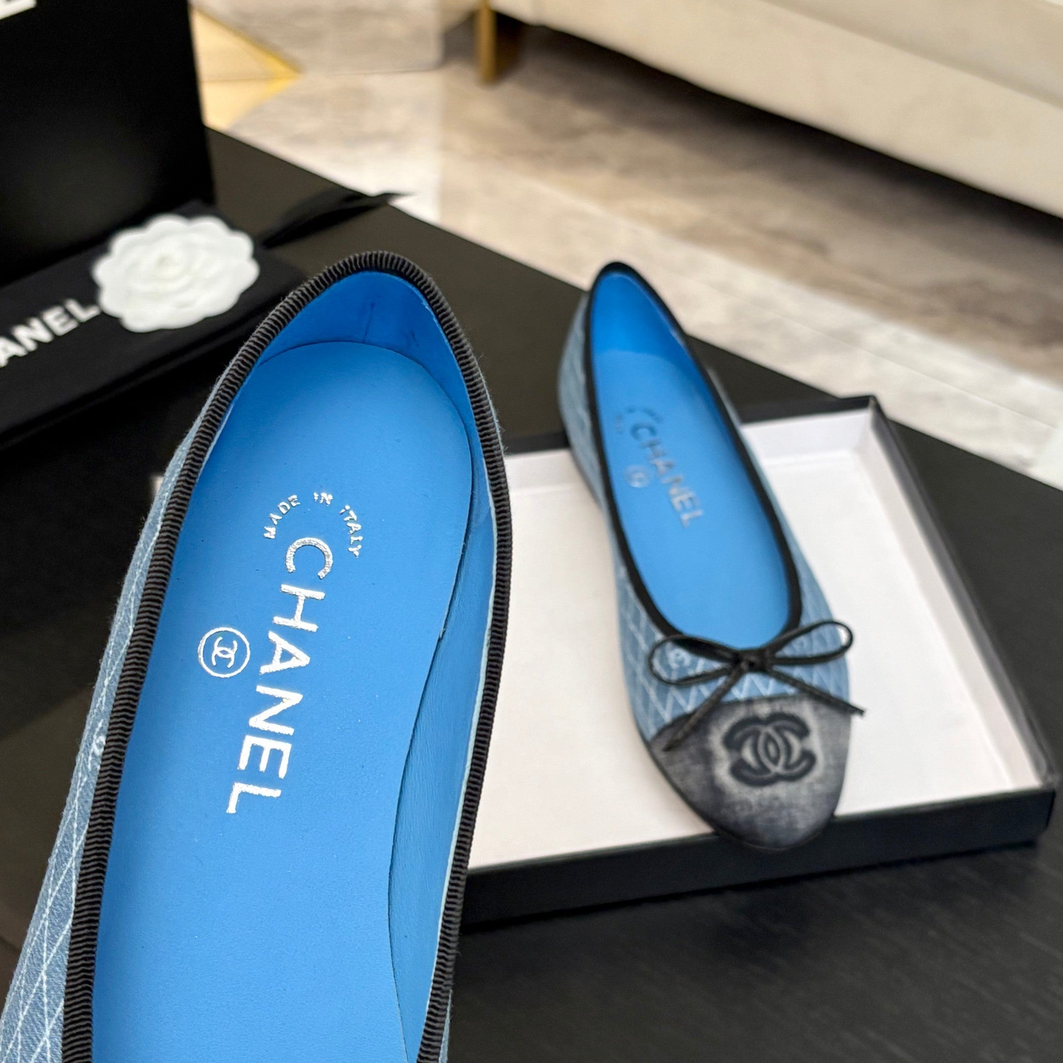 CHANEL BALLET FLATS IN LIGHT BLUE MIX BLACK MONOGRAM DENIM