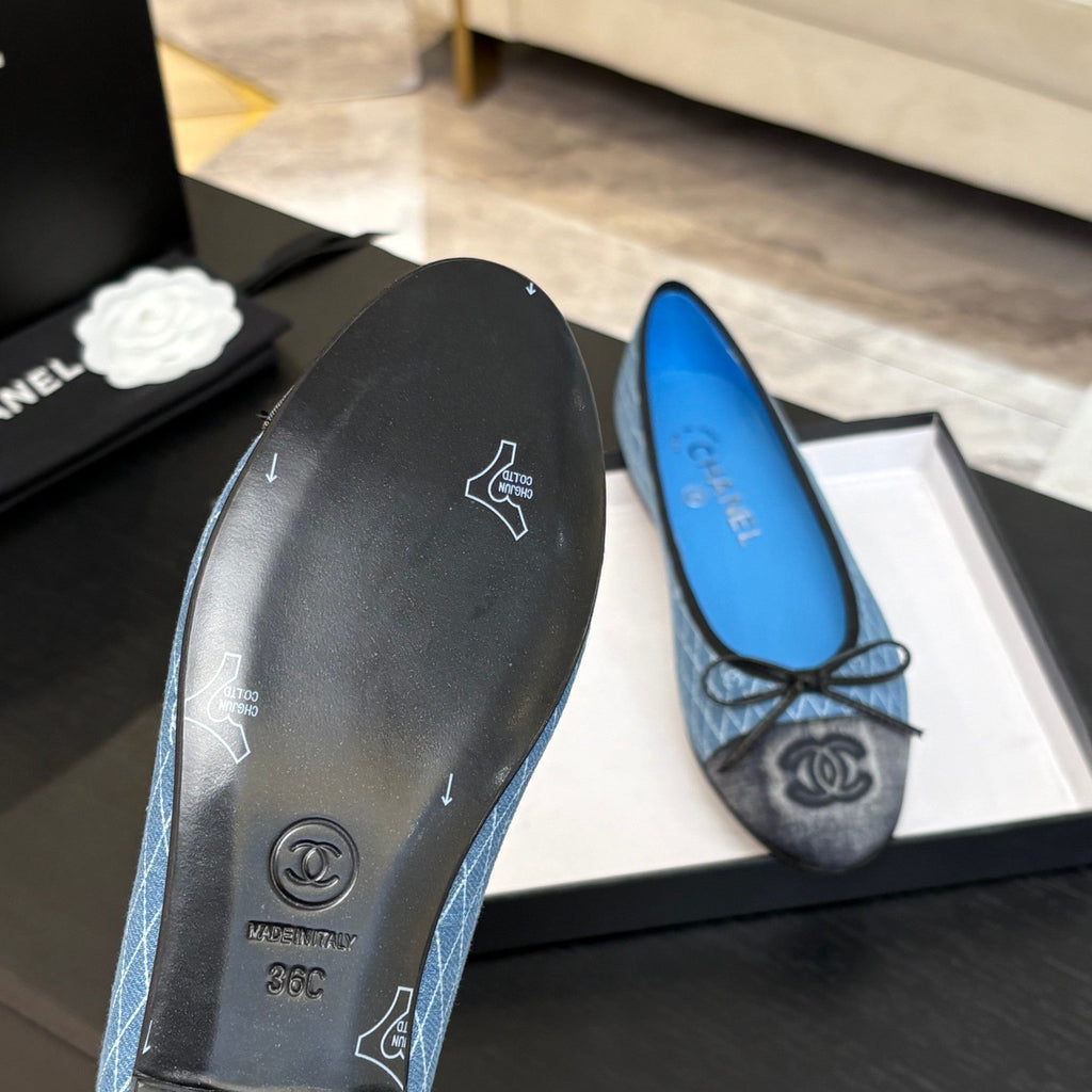CHANEL BALLET FLATS IN LIGHT BLUE MIX BLACK MONOGRAM DENIM